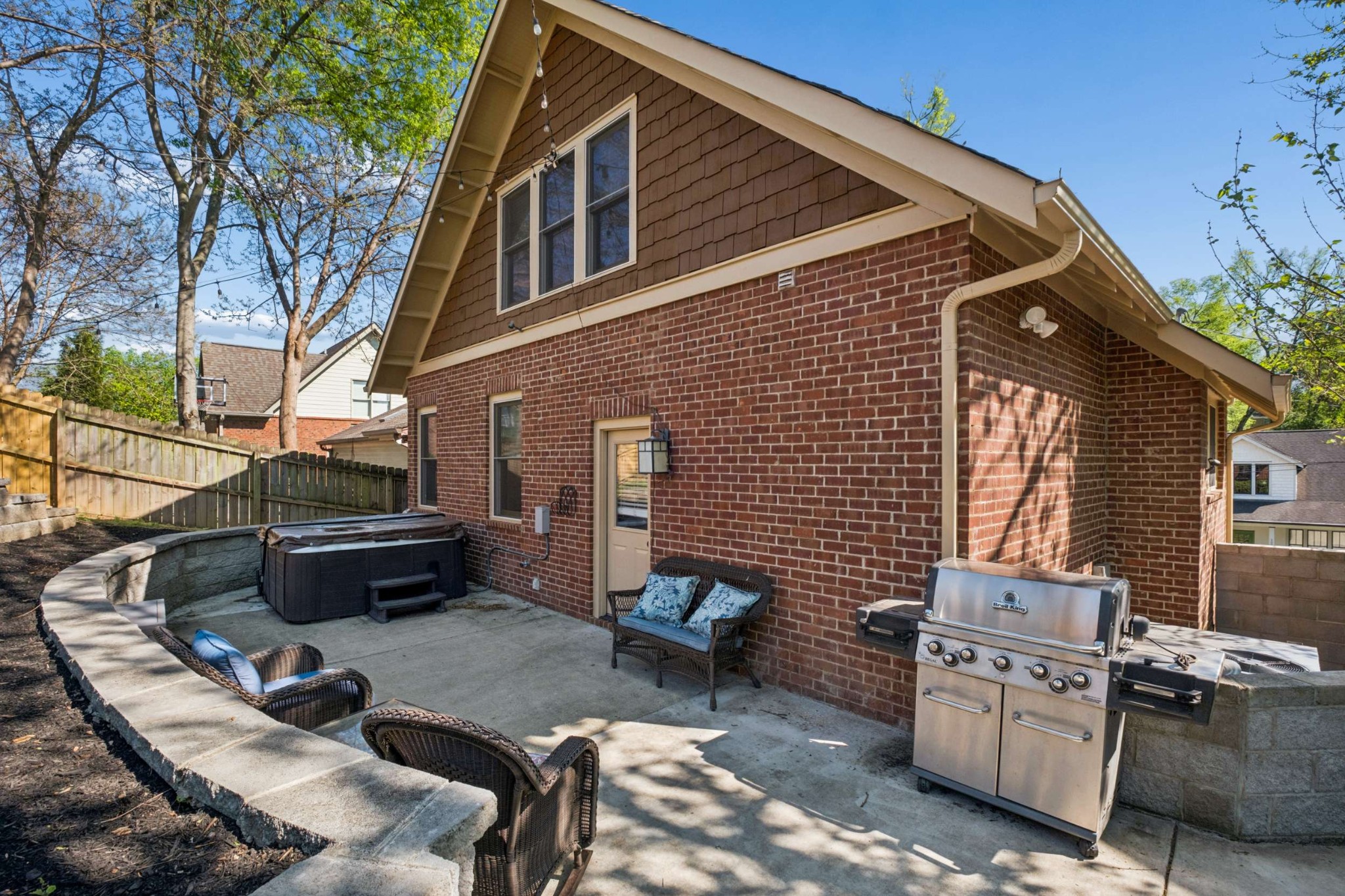1211 Lillian St