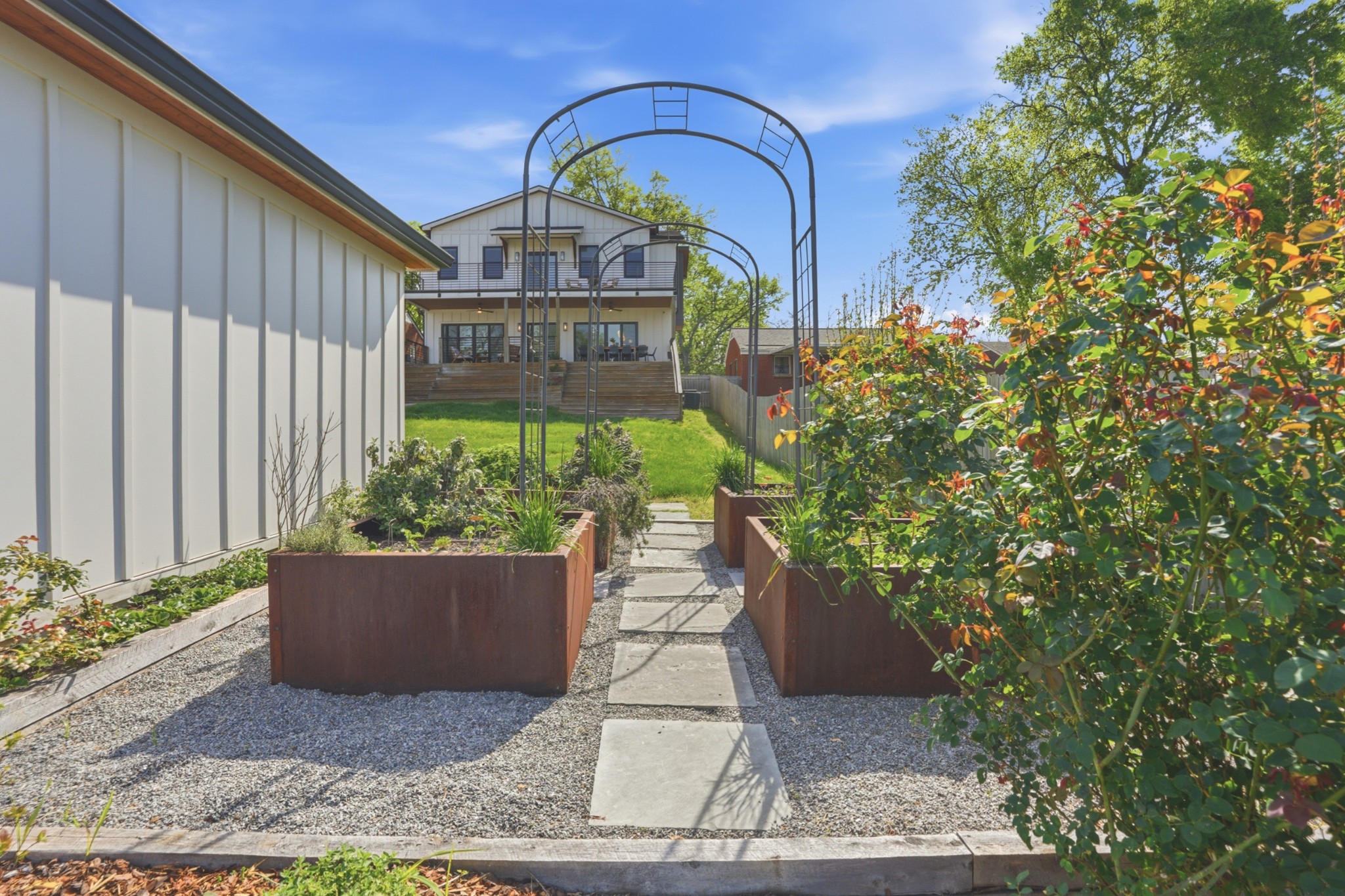 518 S 10th St