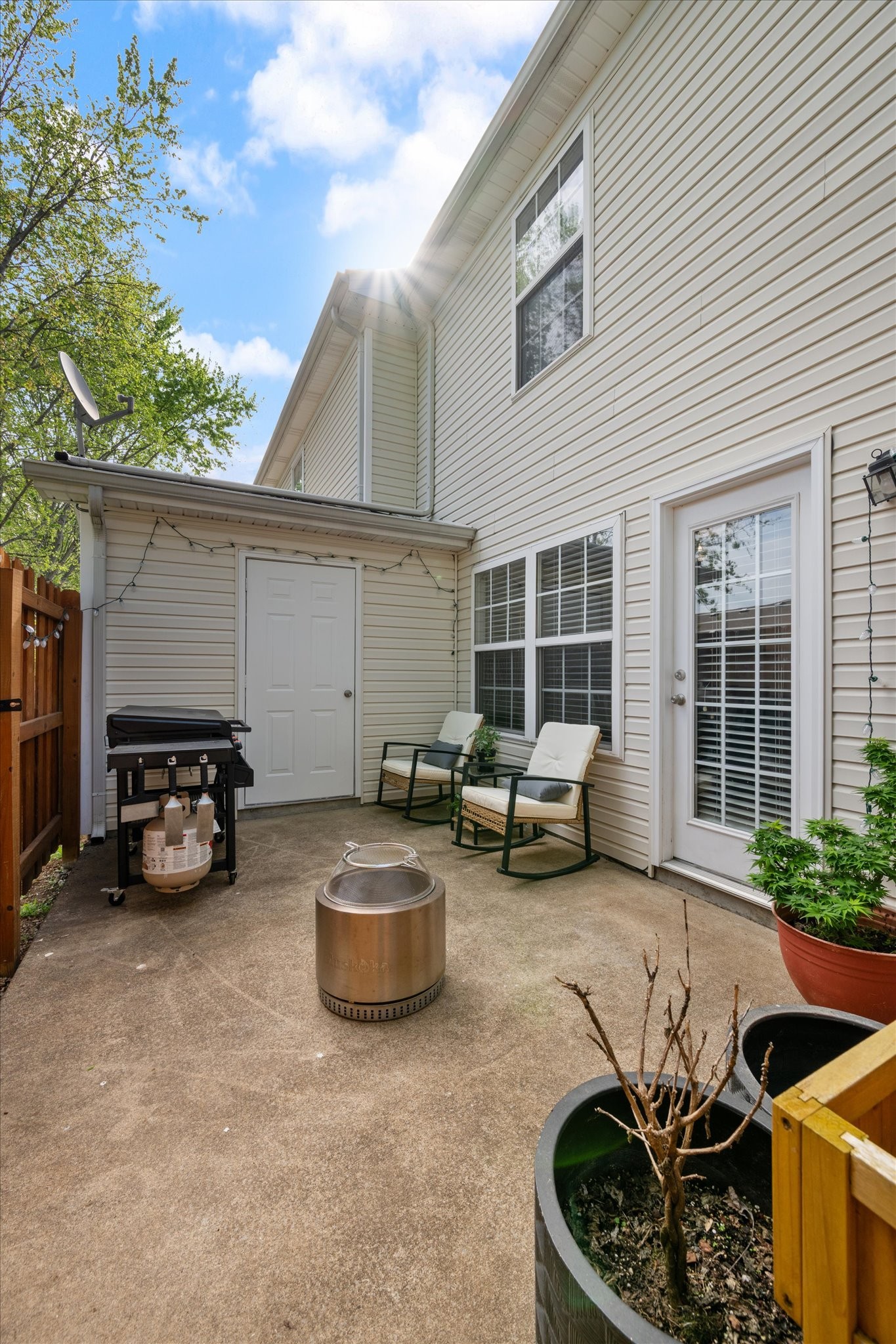 324 Arapaho Dr