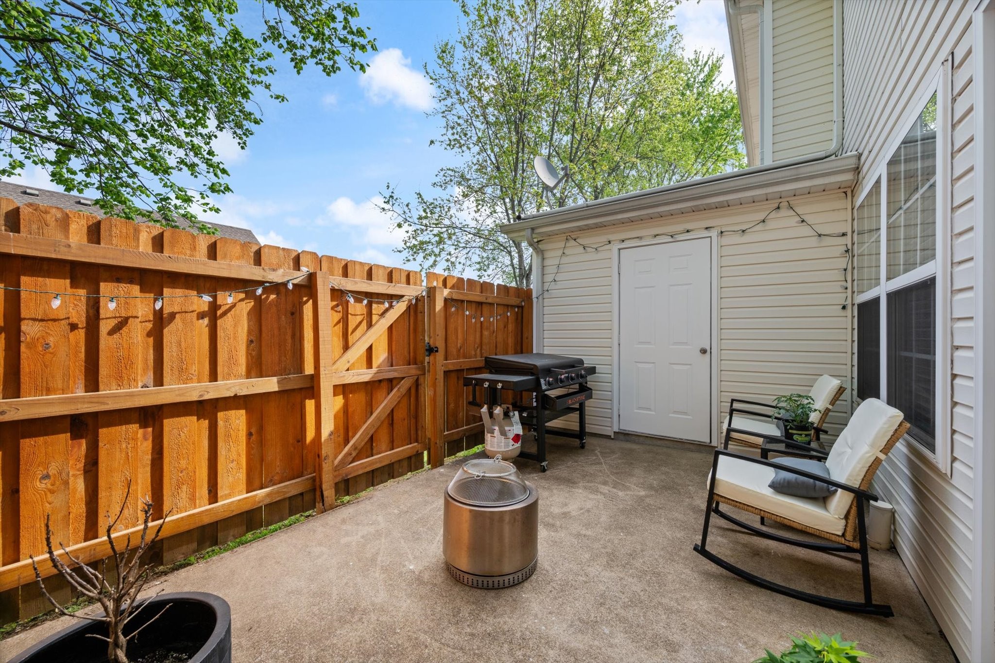 324 Arapaho Dr