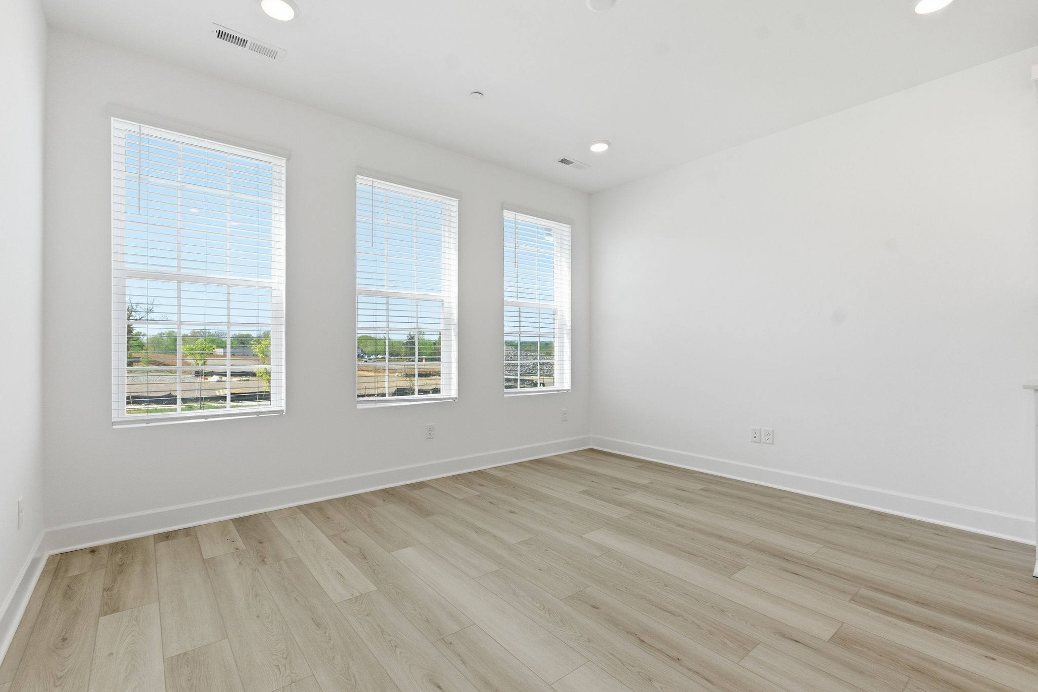 320 Lynwood Station Blvd