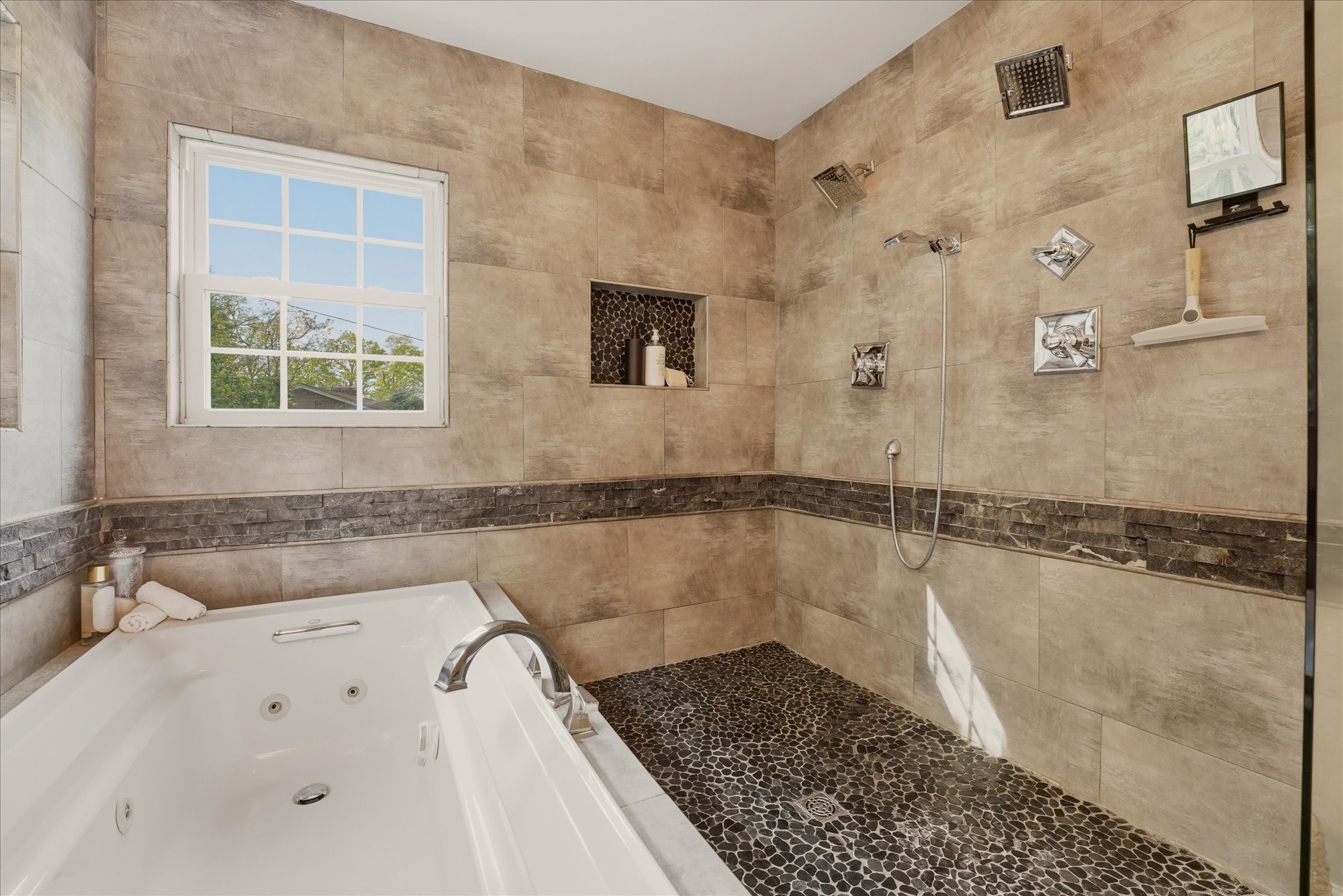 1241 Jefferson Davis Dr