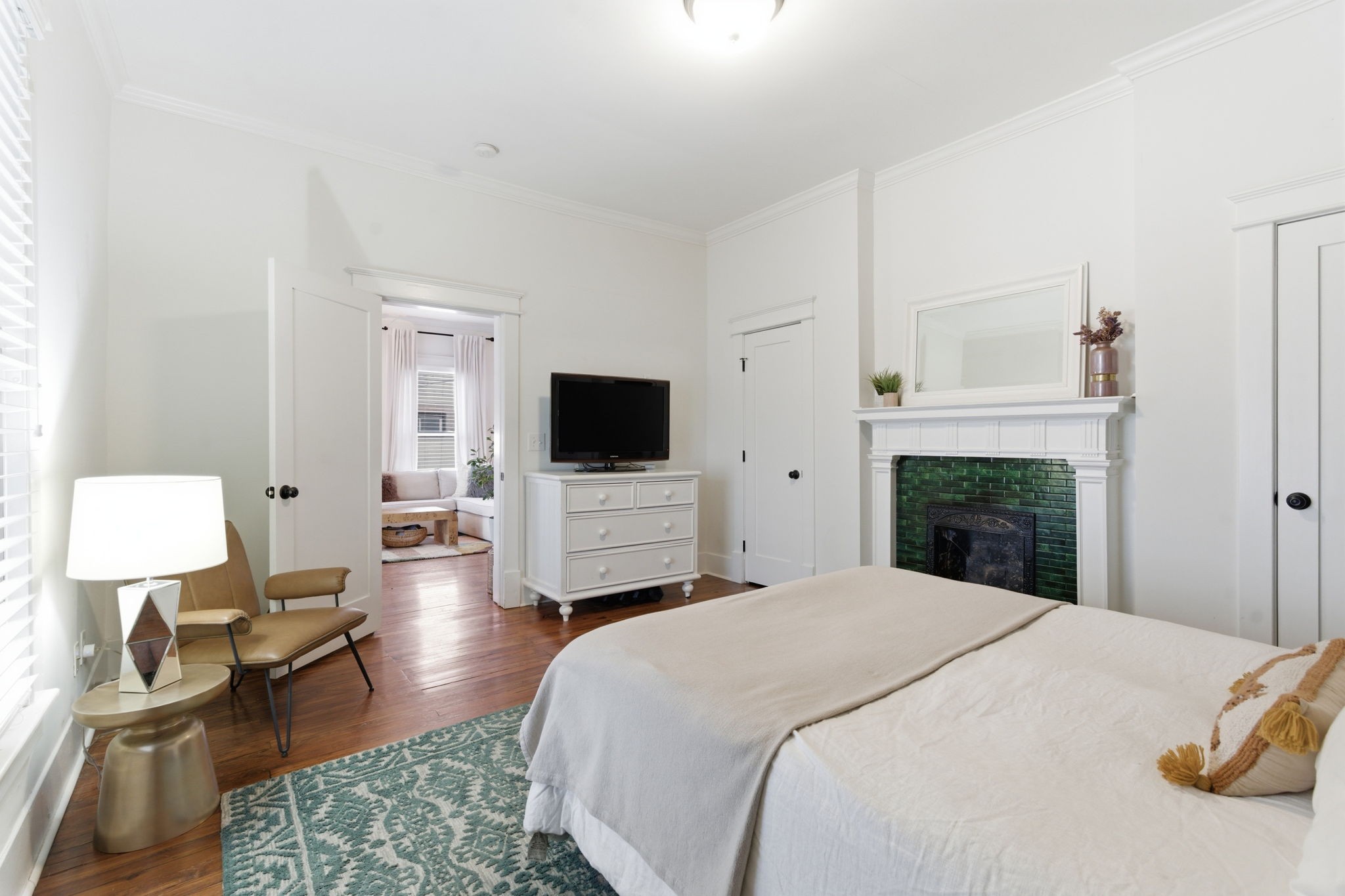 2035 Greenwood Ave