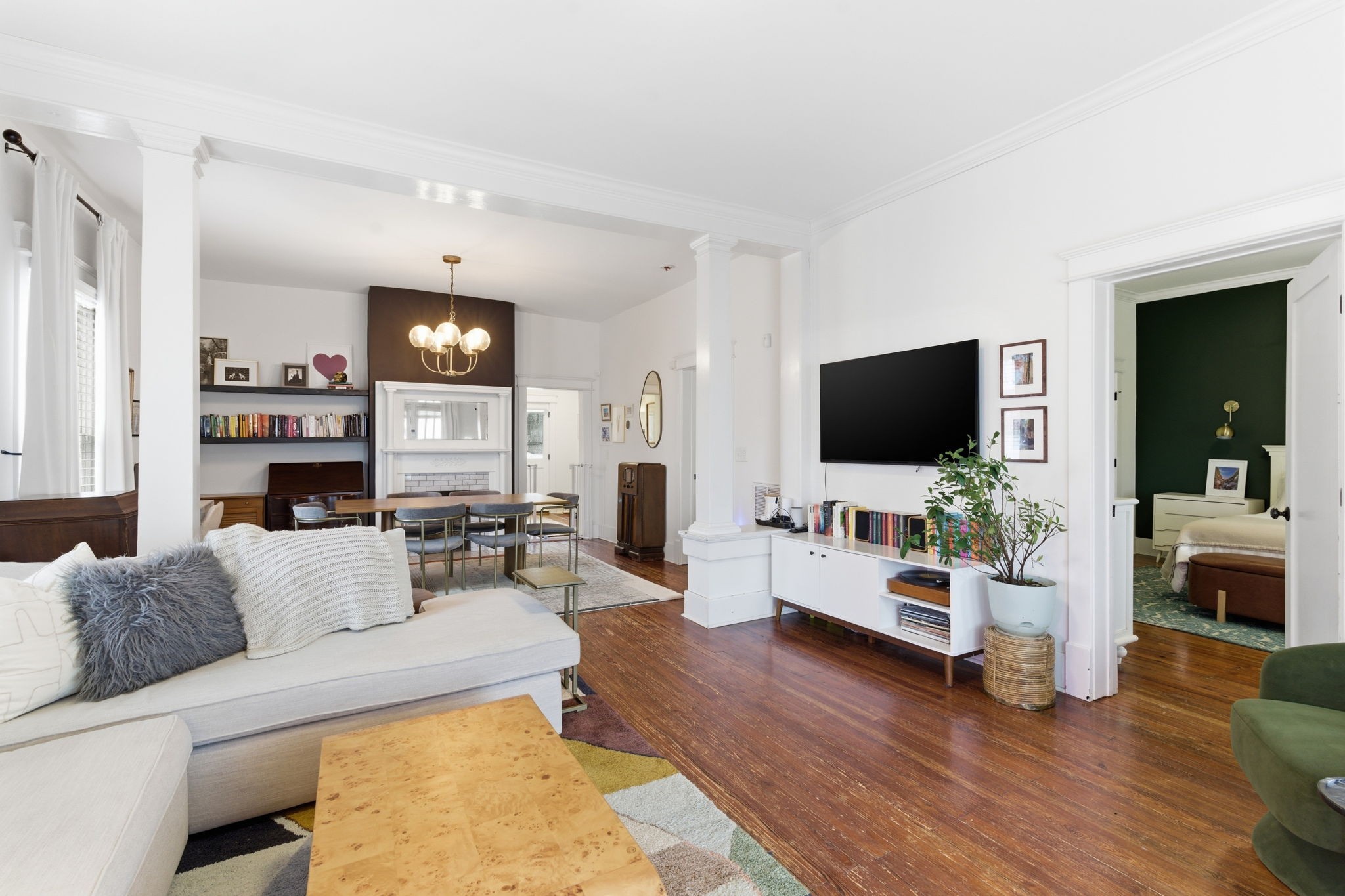 2035 Greenwood Ave
