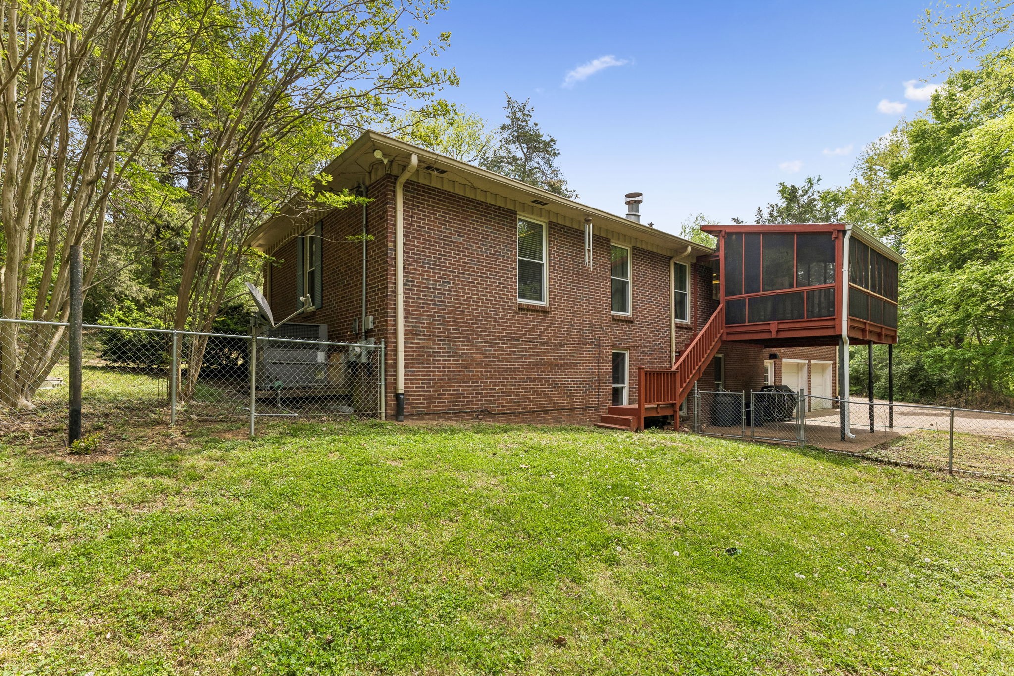 1912 Graceland Dr