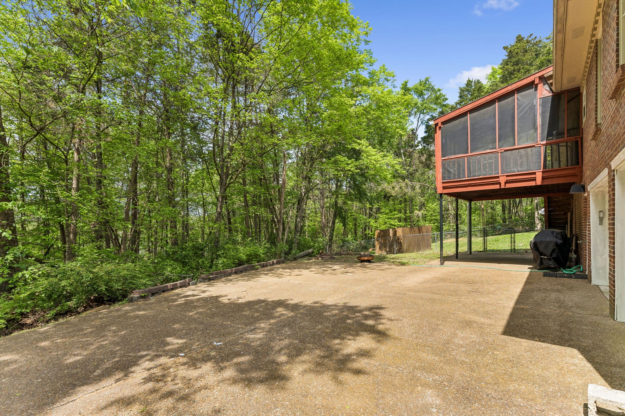 1912 Graceland Dr