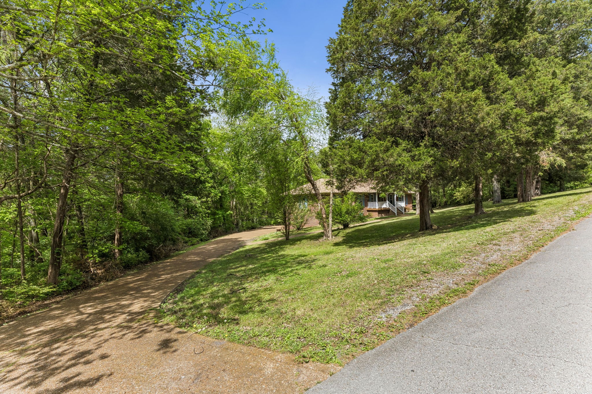 1912 Graceland Dr
