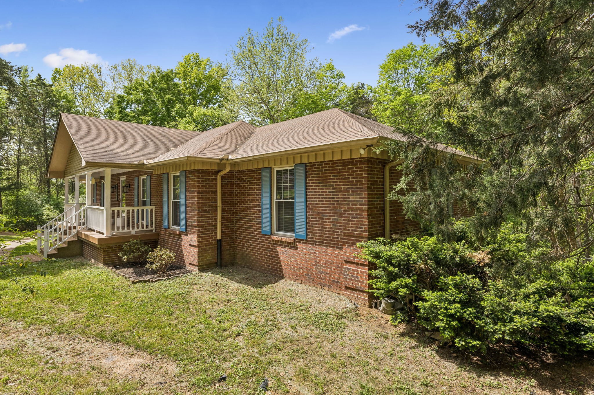 1912 Graceland Dr