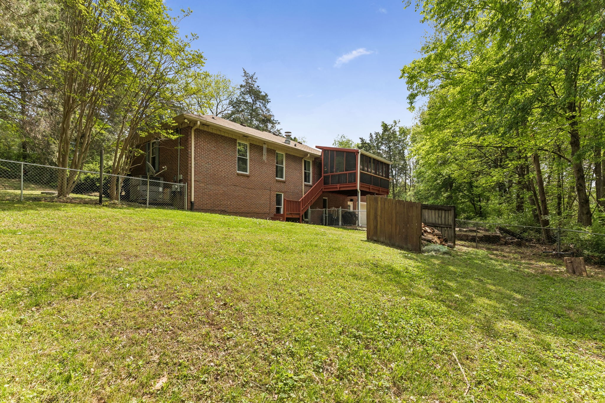 1912 Graceland Dr