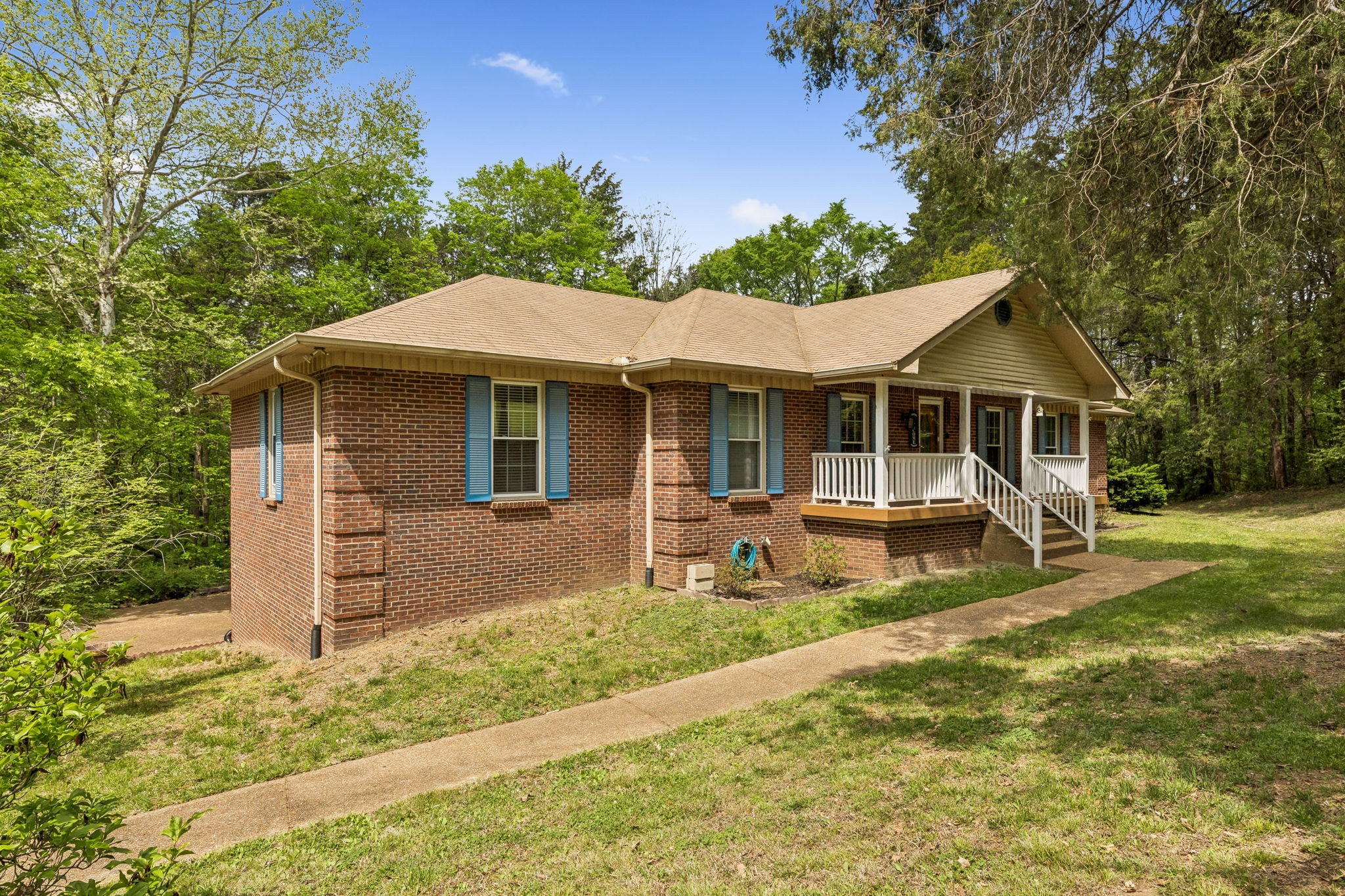 1912 Graceland Dr