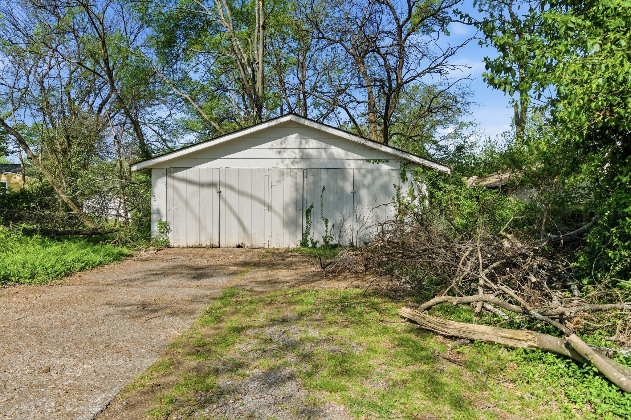 2100 Jones Ave