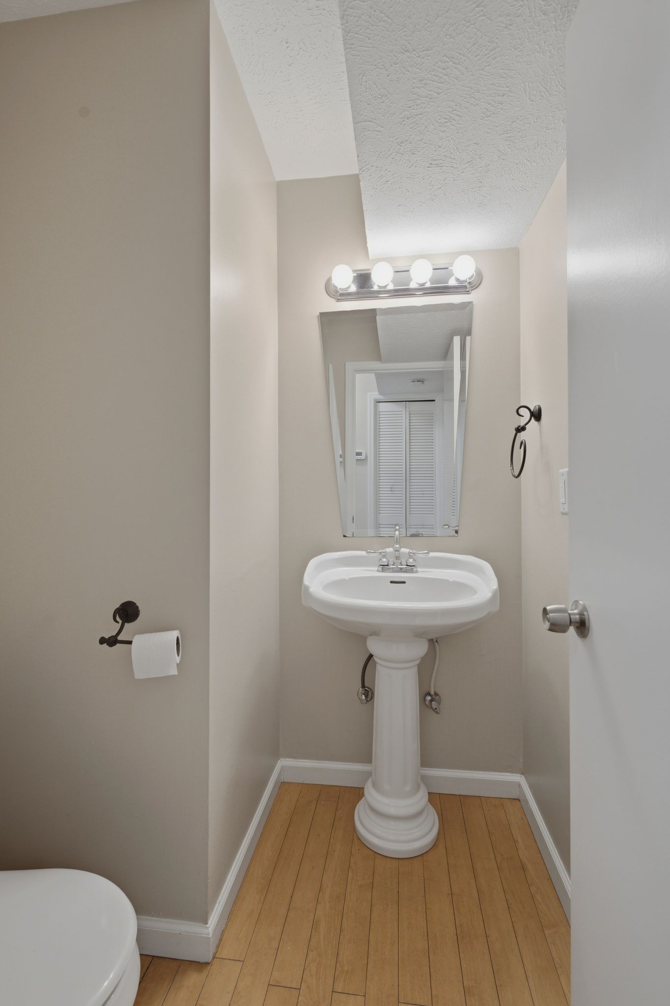 515 Chesterfield Ave Unit: F