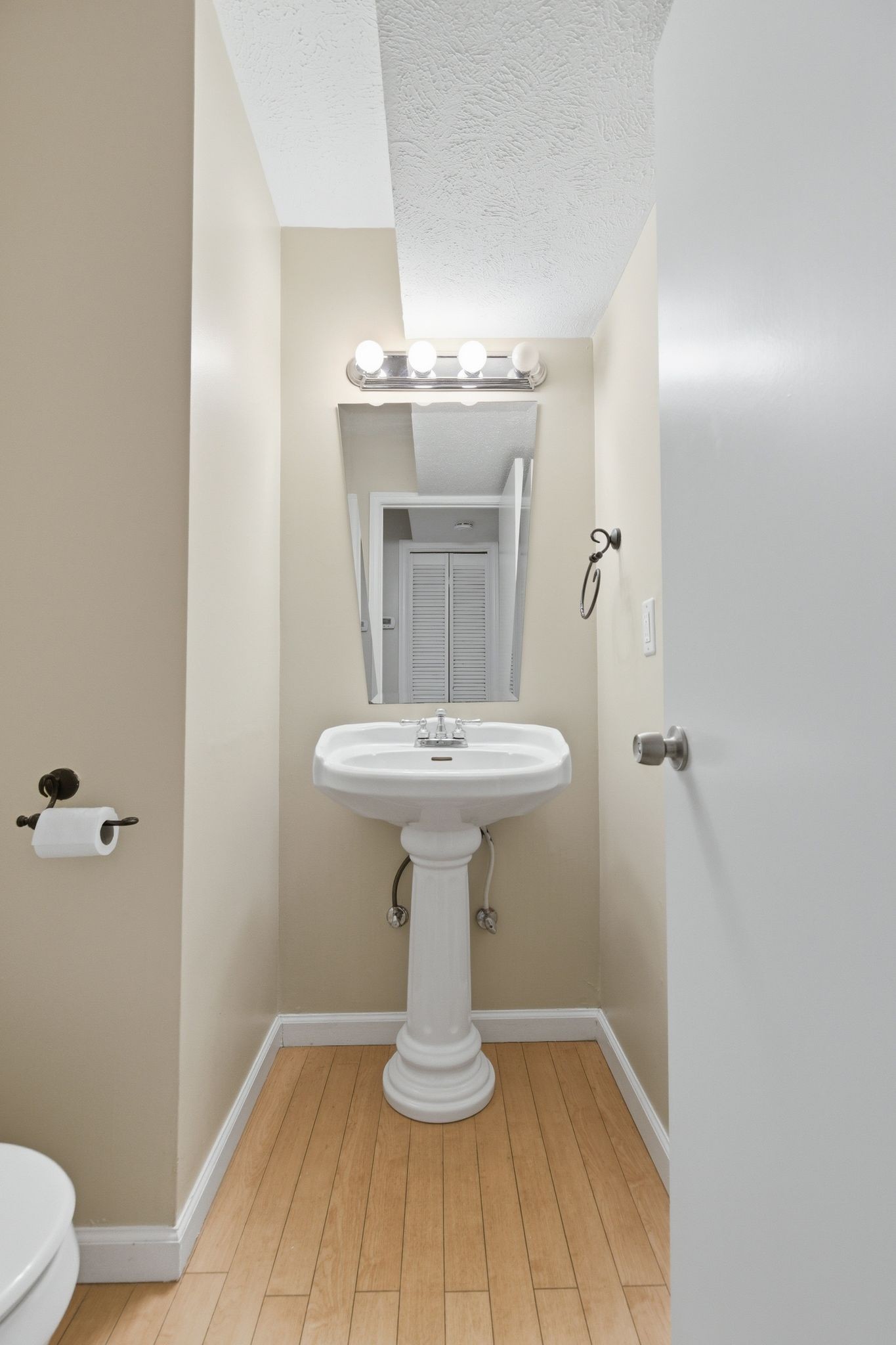 515 Chesterfield Ave Unit: F