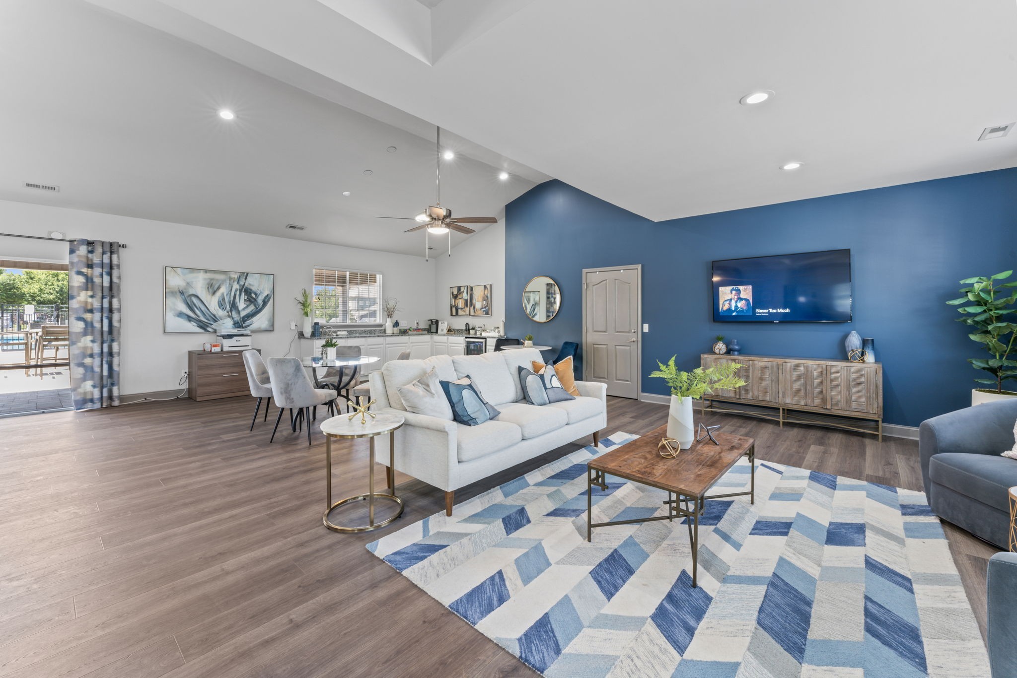 1052 Pinehurst Dr