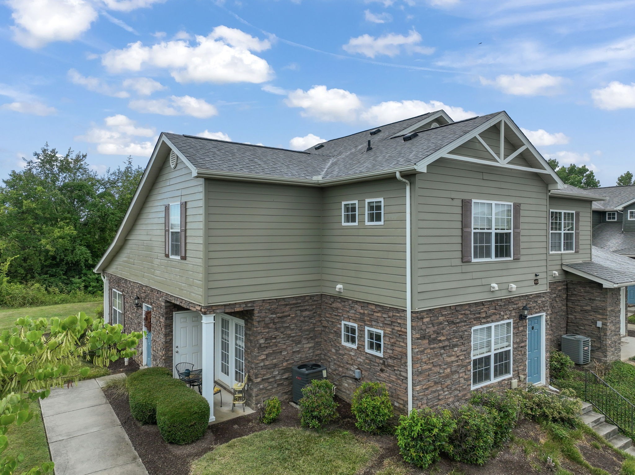 1052 Pinehurst Dr