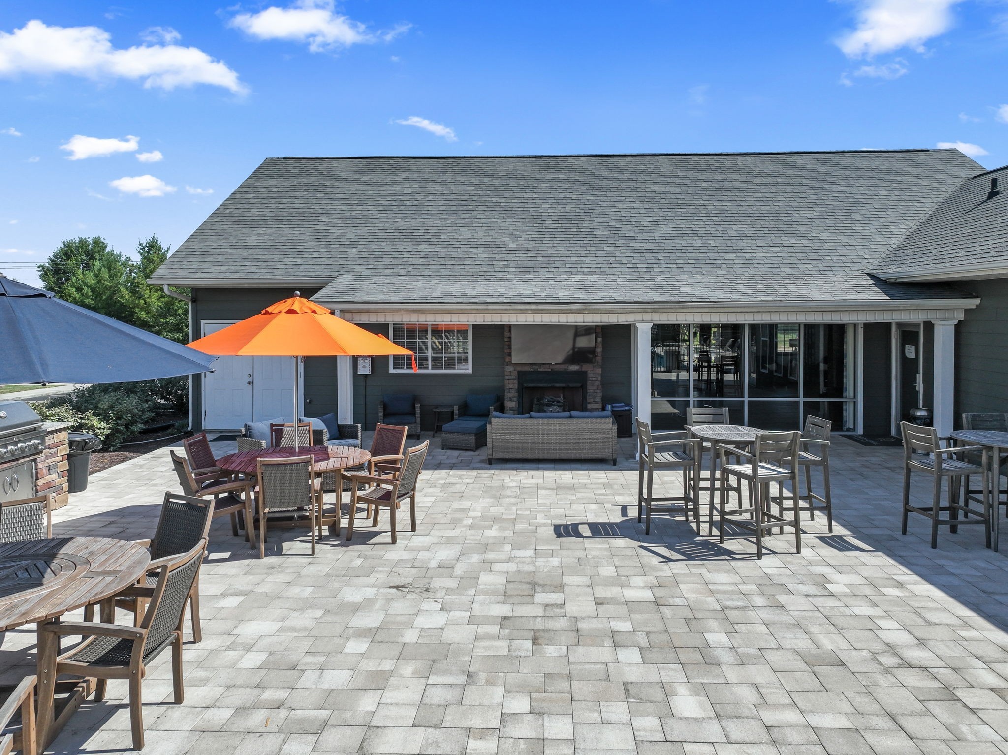 1052 Pinehurst Dr