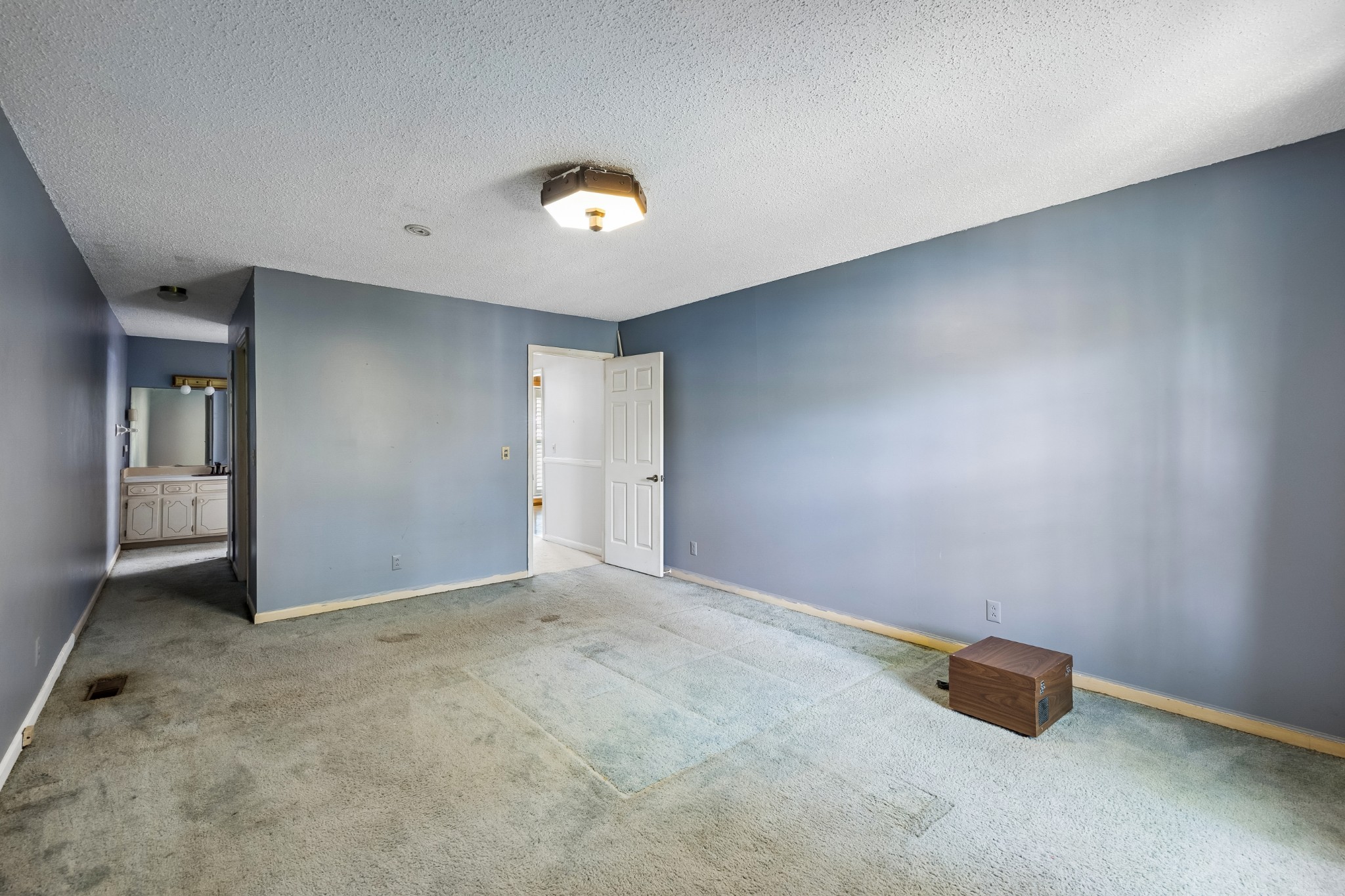 505 Foothill Dr