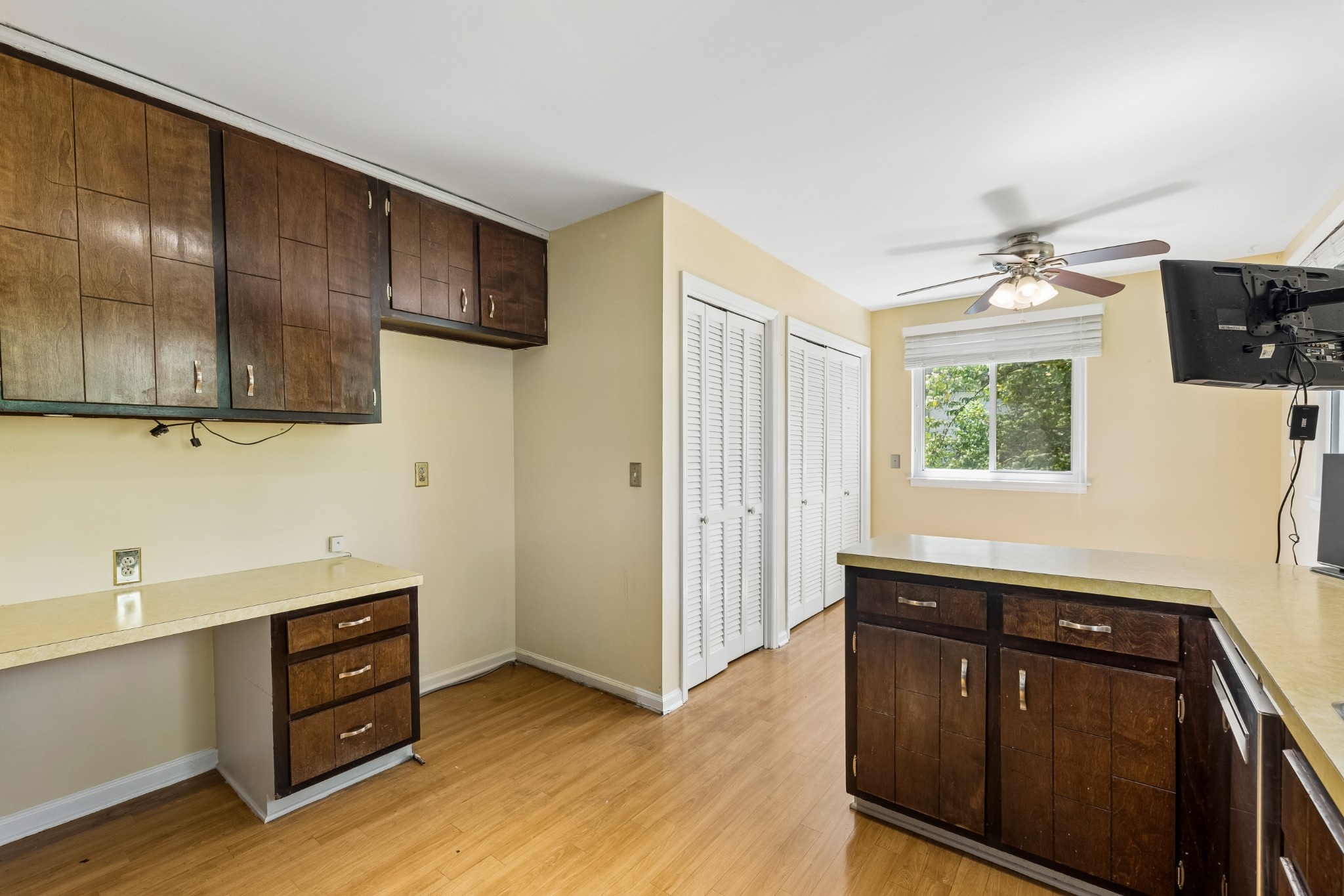 505 Foothill Dr