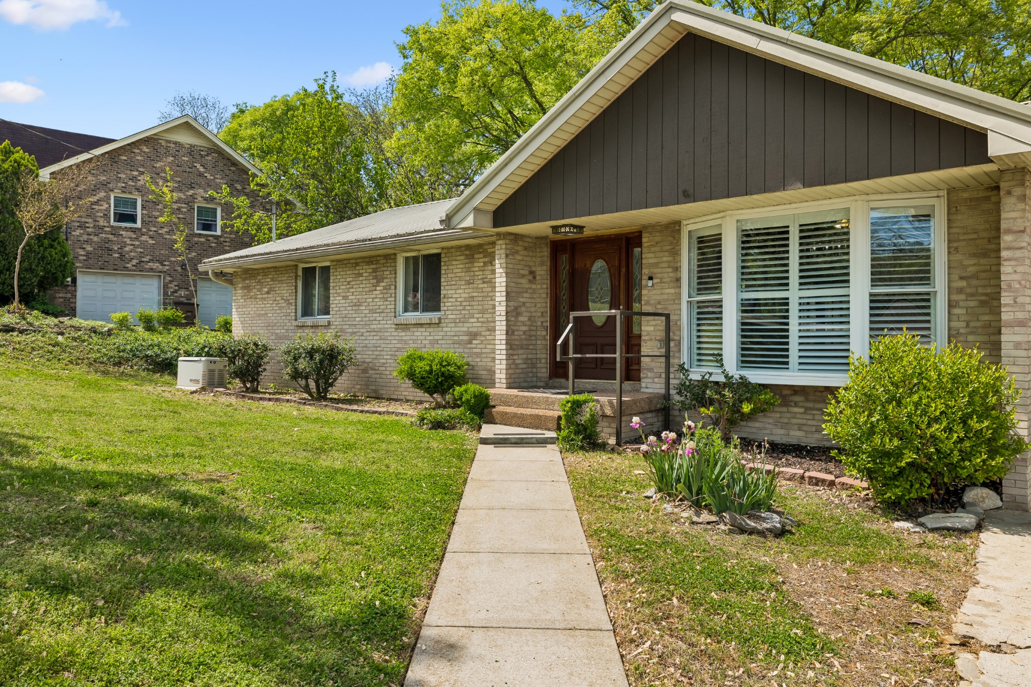 505 Foothill Dr