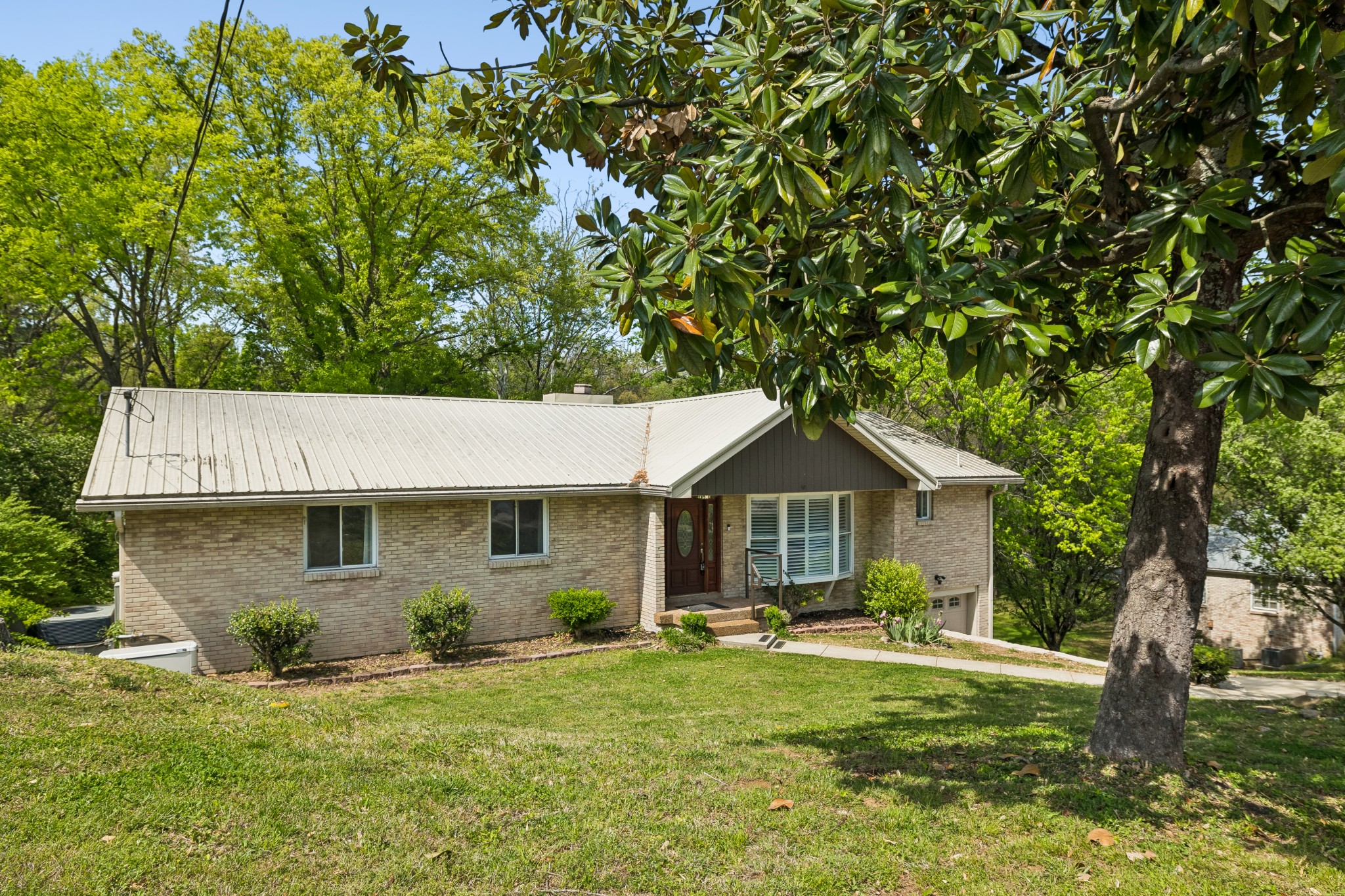 505 Foothill Dr