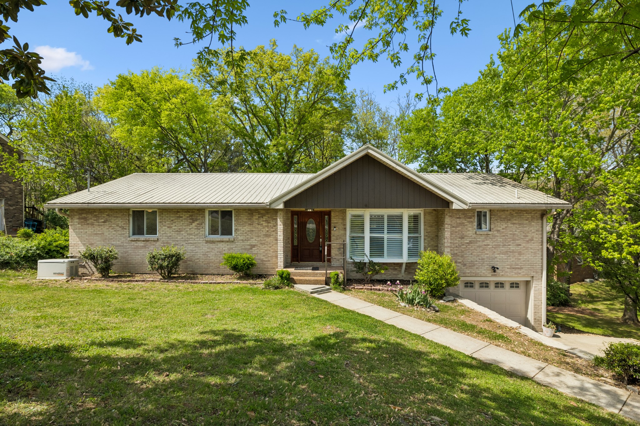 505 Foothill Dr