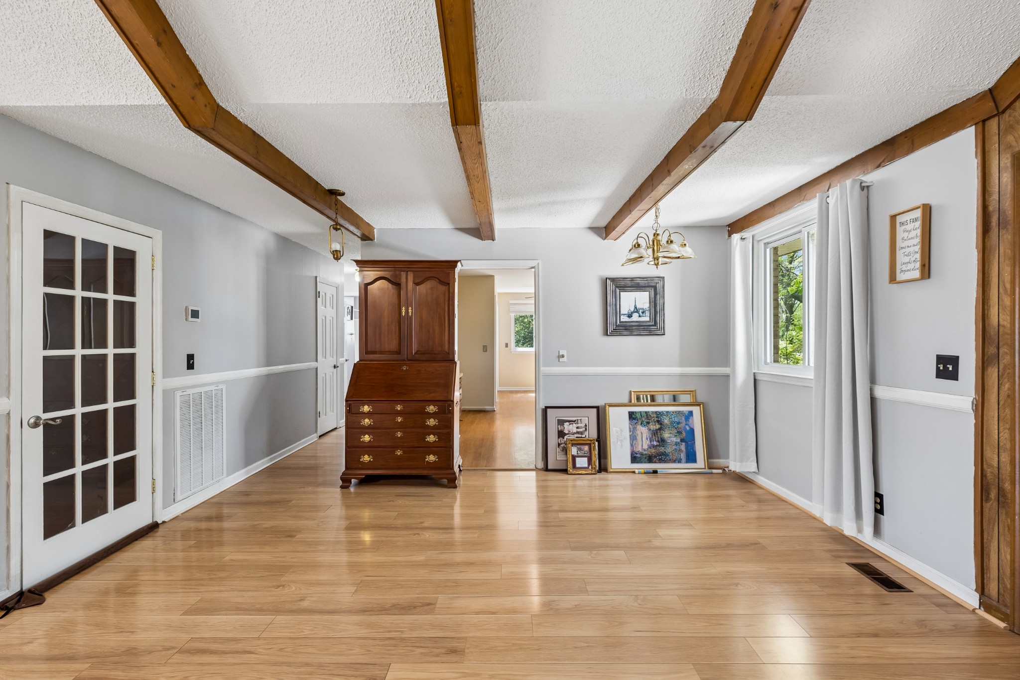 505 Foothill Dr