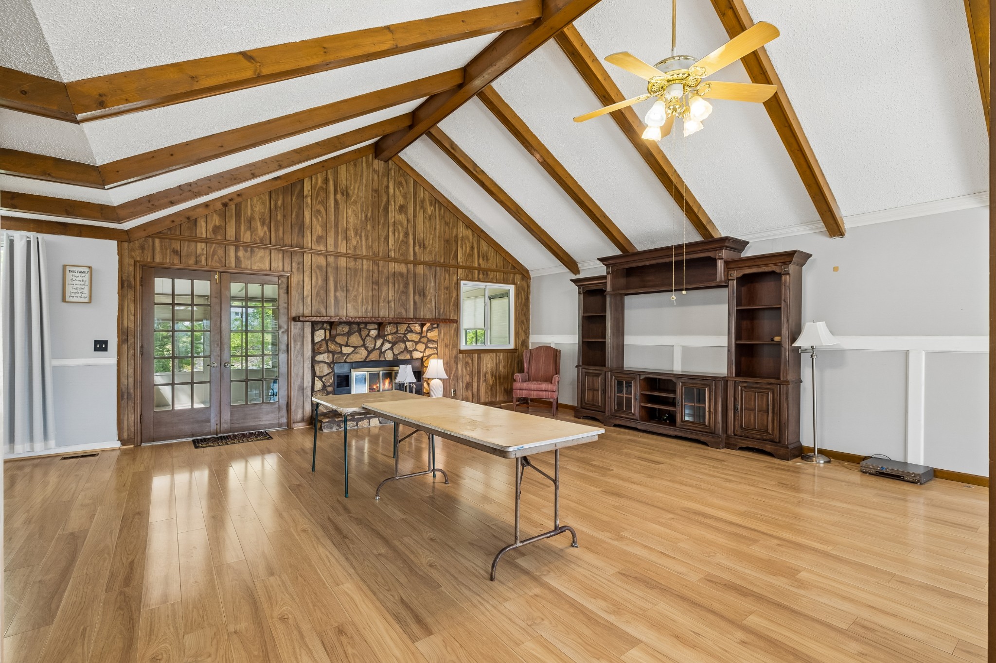 505 Foothill Dr