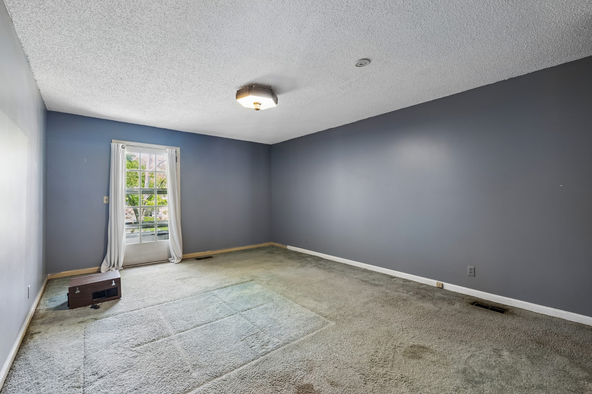 505 Foothill Dr