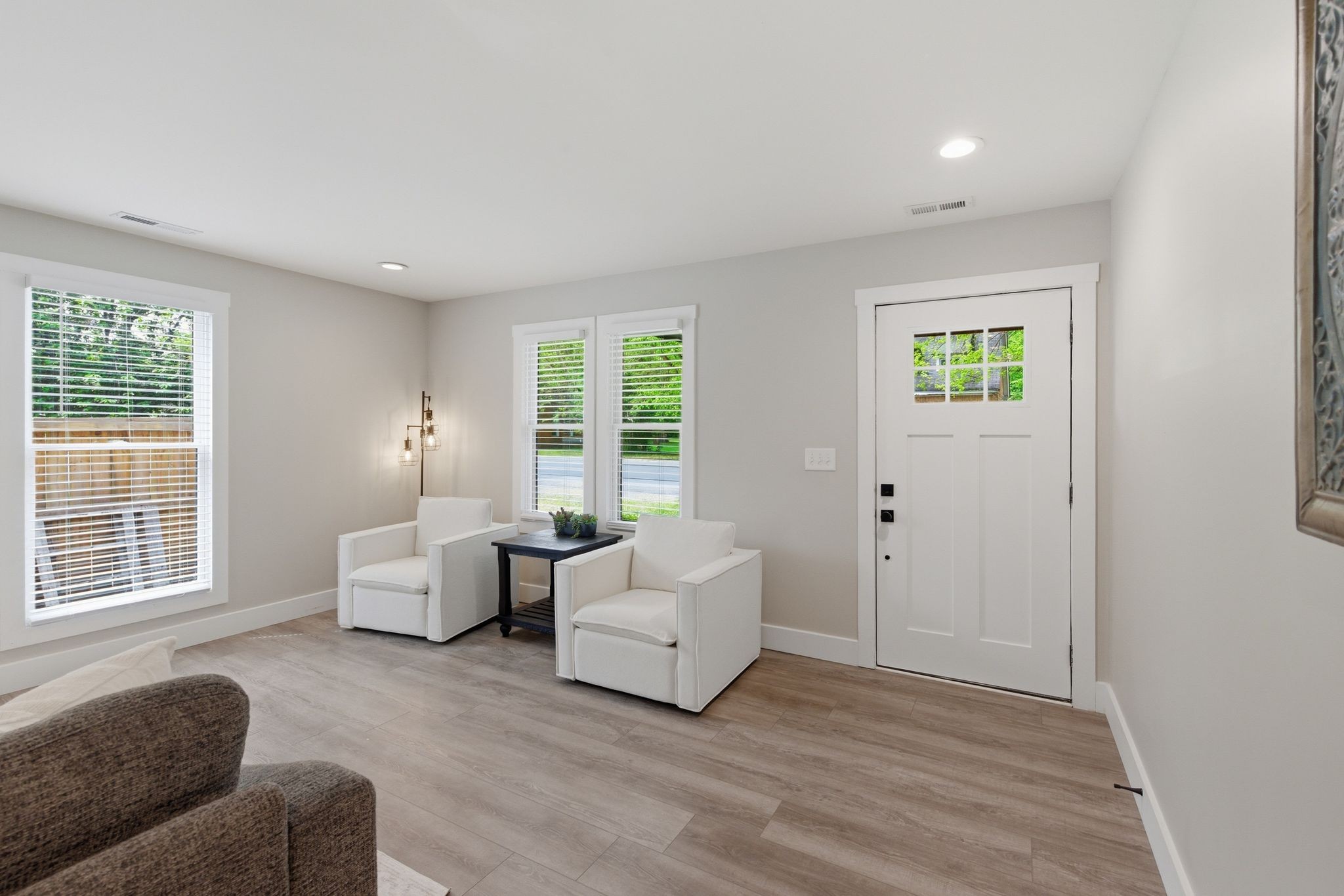 1253 W Main St