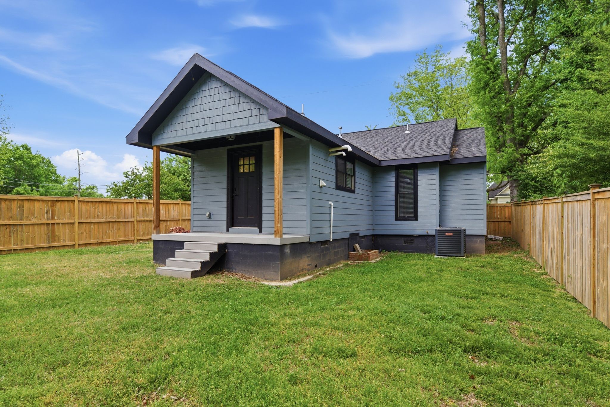 1253 W Main St