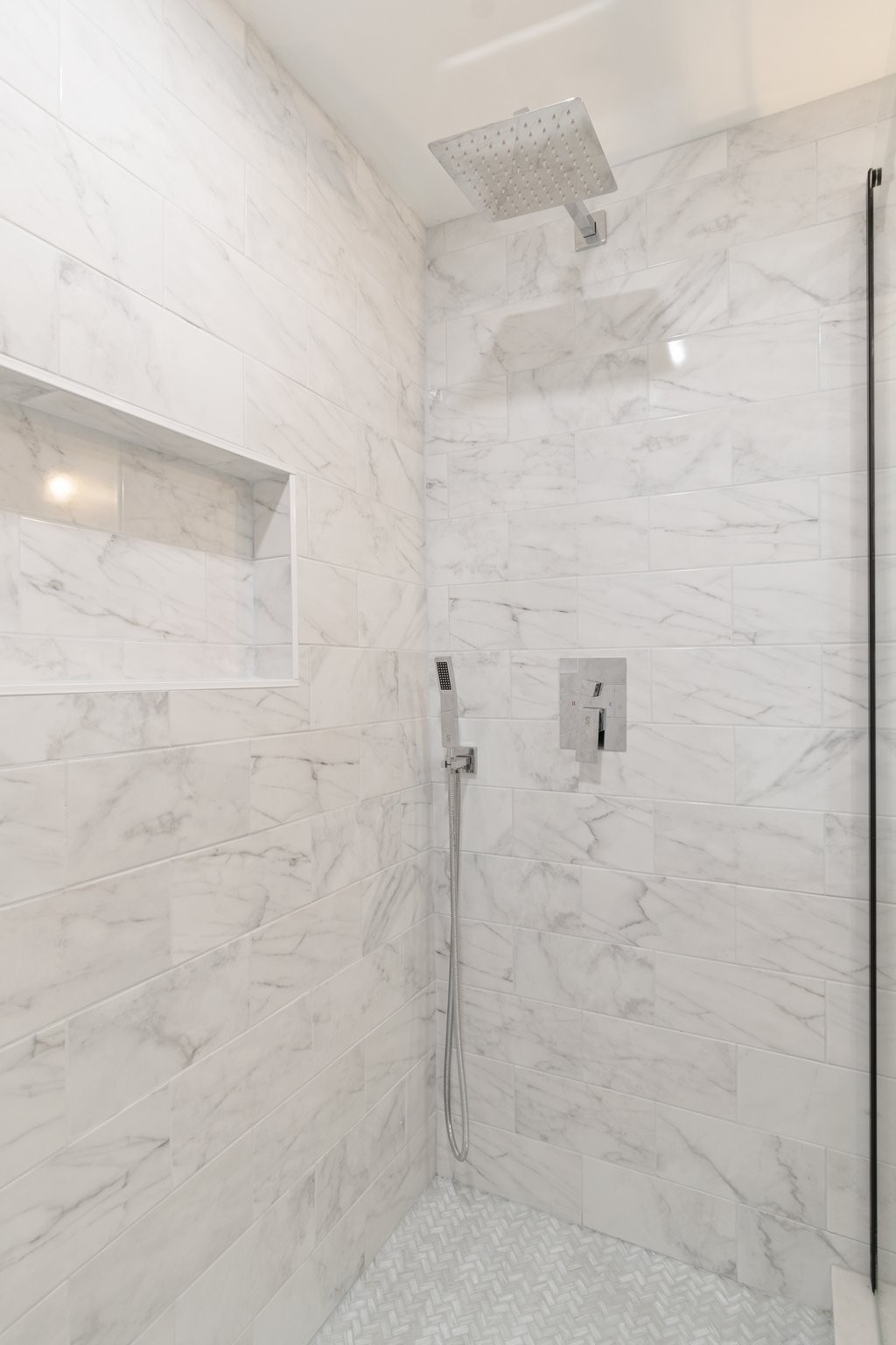 1305 Chickering Dr