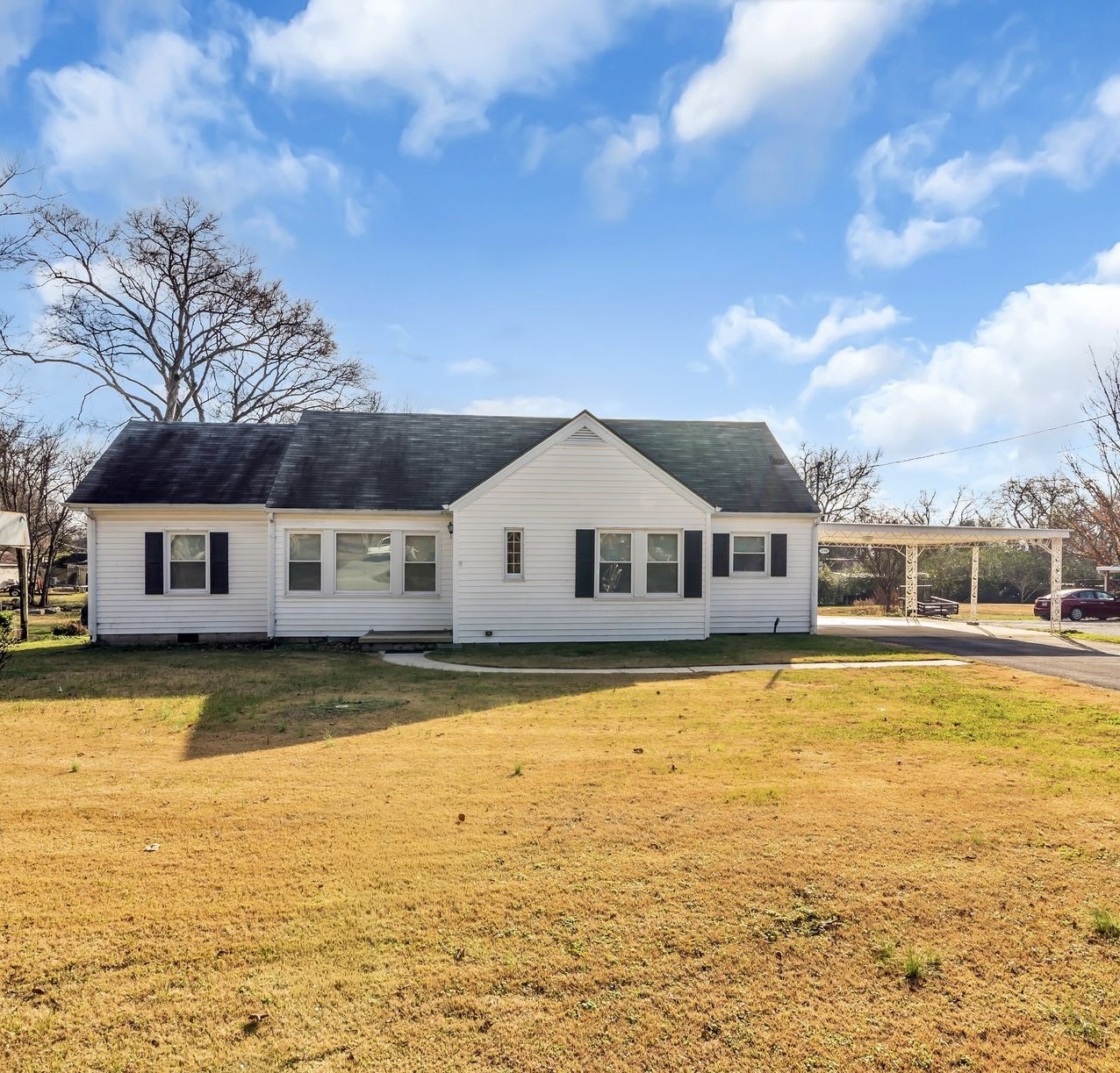 208 Hickory Dr