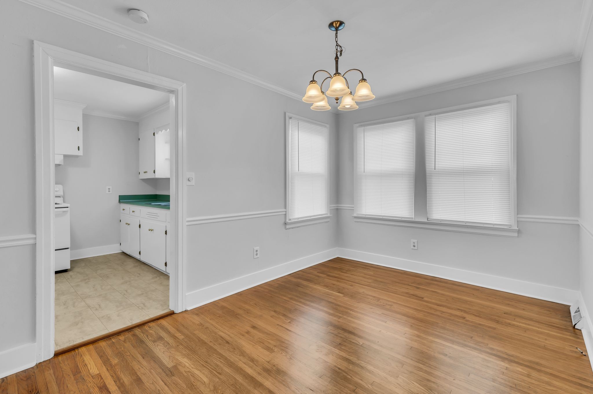 208 Hickory Dr