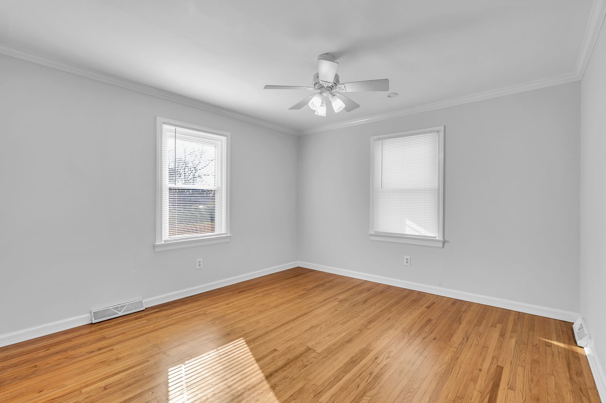 208 Hickory Dr