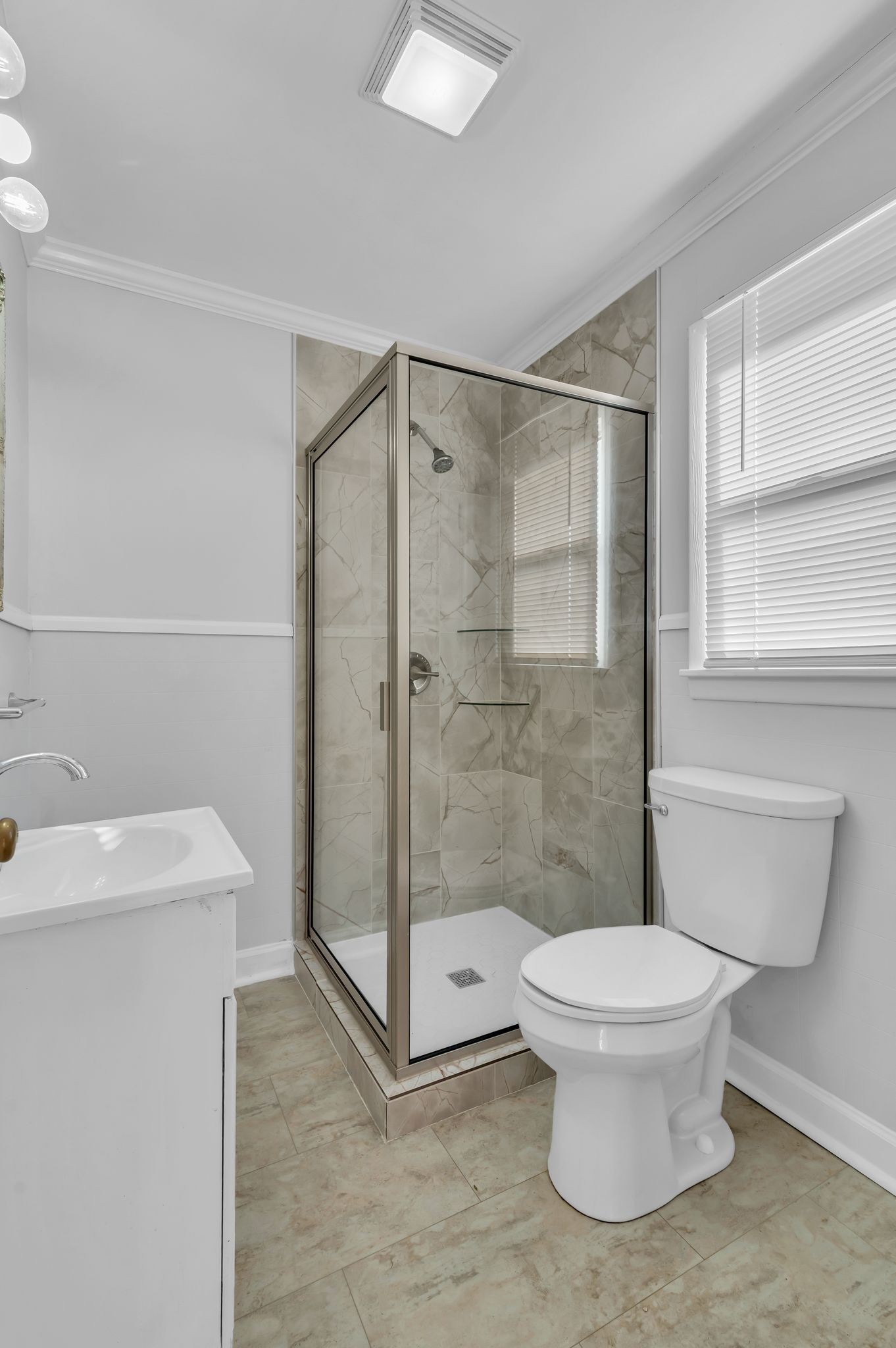 208 Hickory Dr