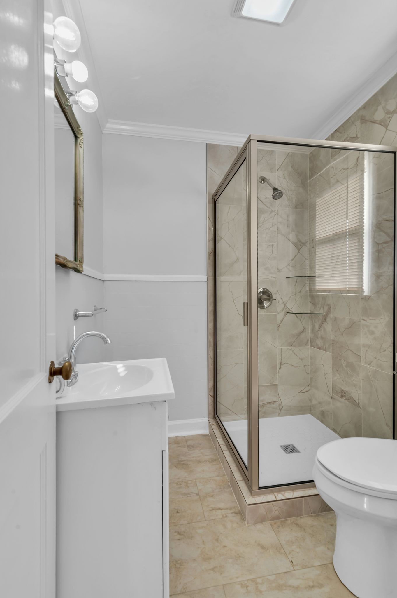 208 Hickory Dr