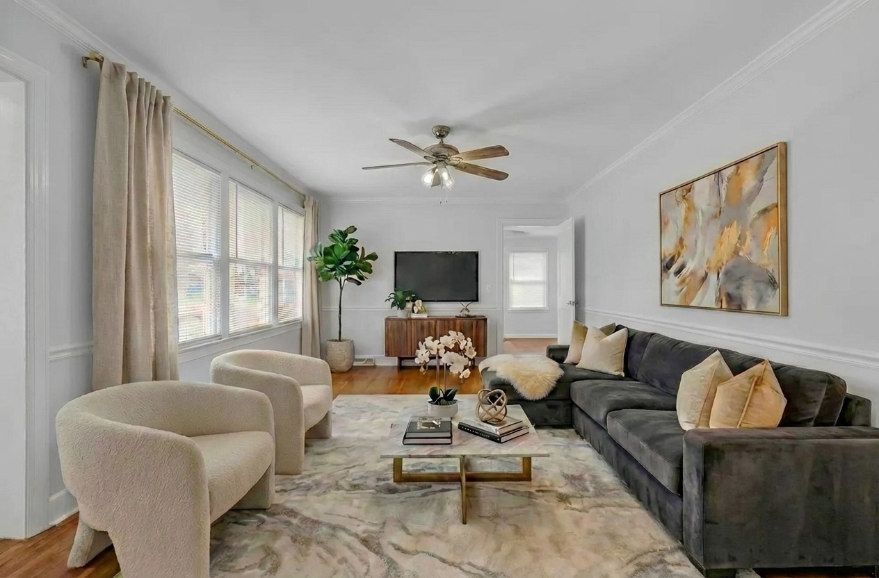 208 Hickory Dr