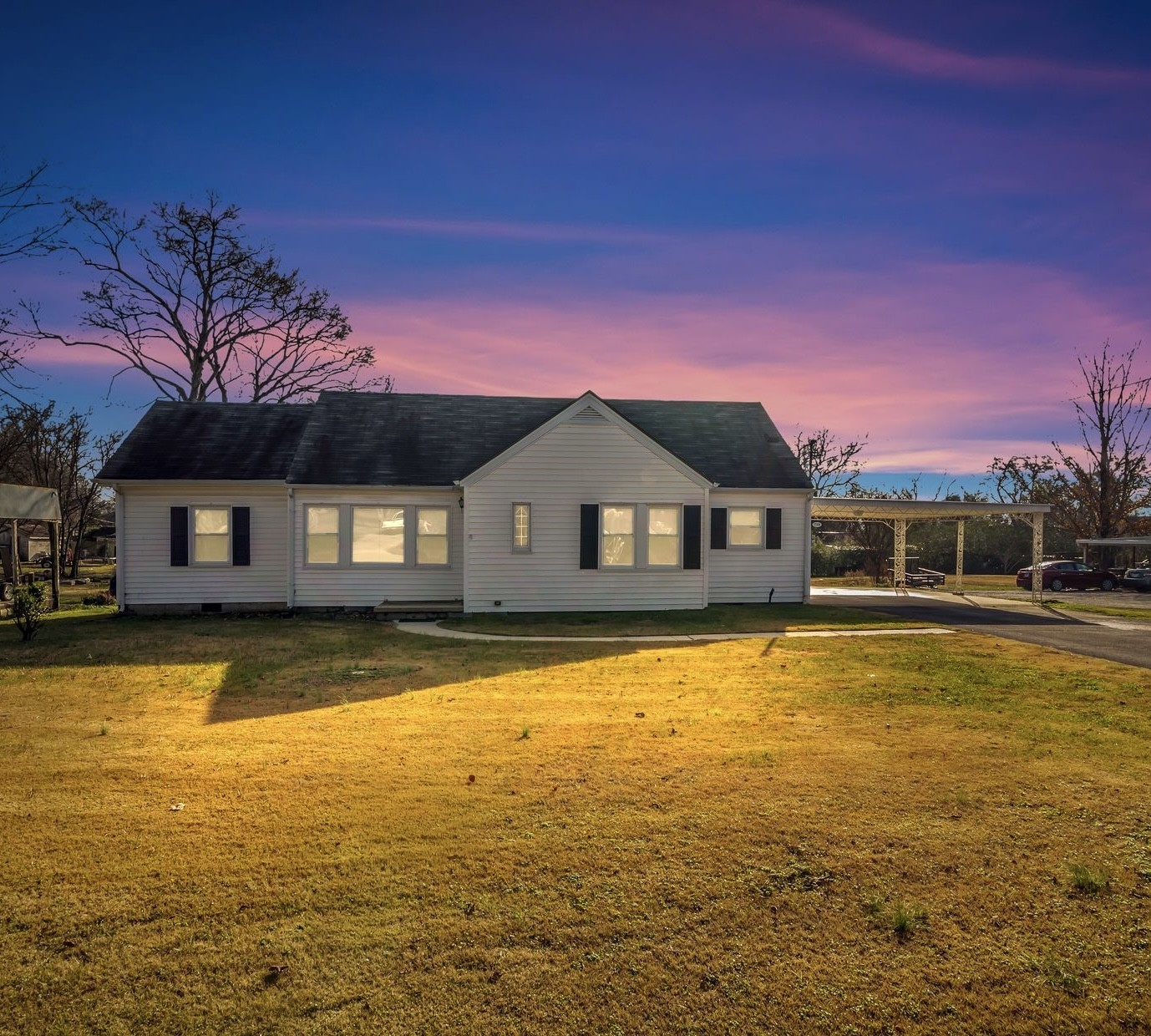 208 Hickory Dr