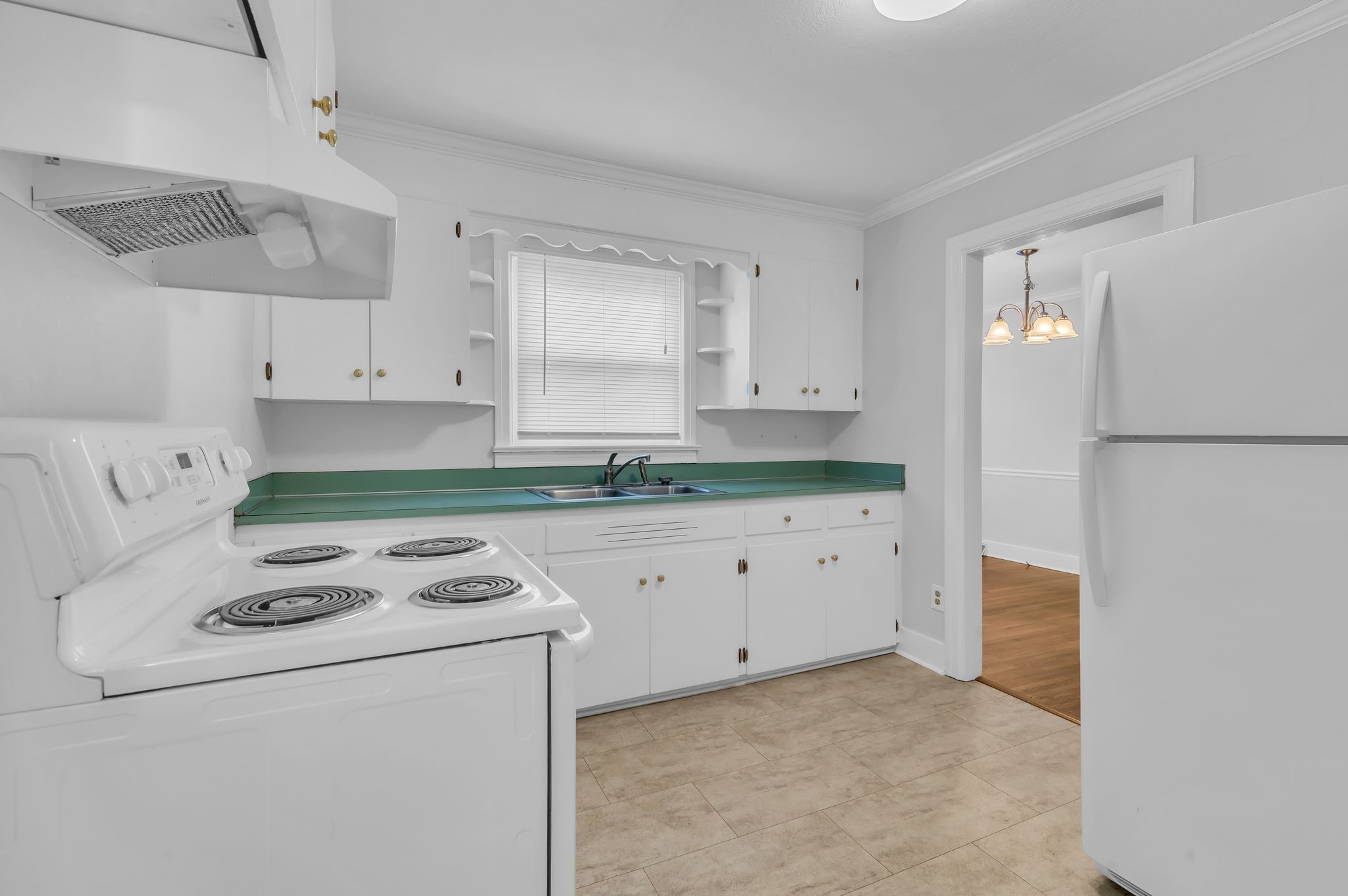 208 Hickory Dr
