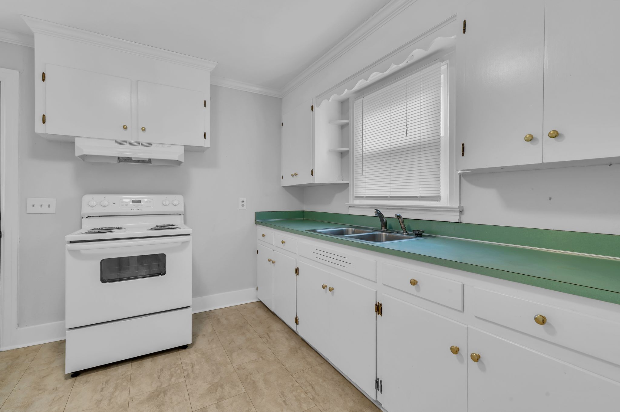 208 Hickory Dr