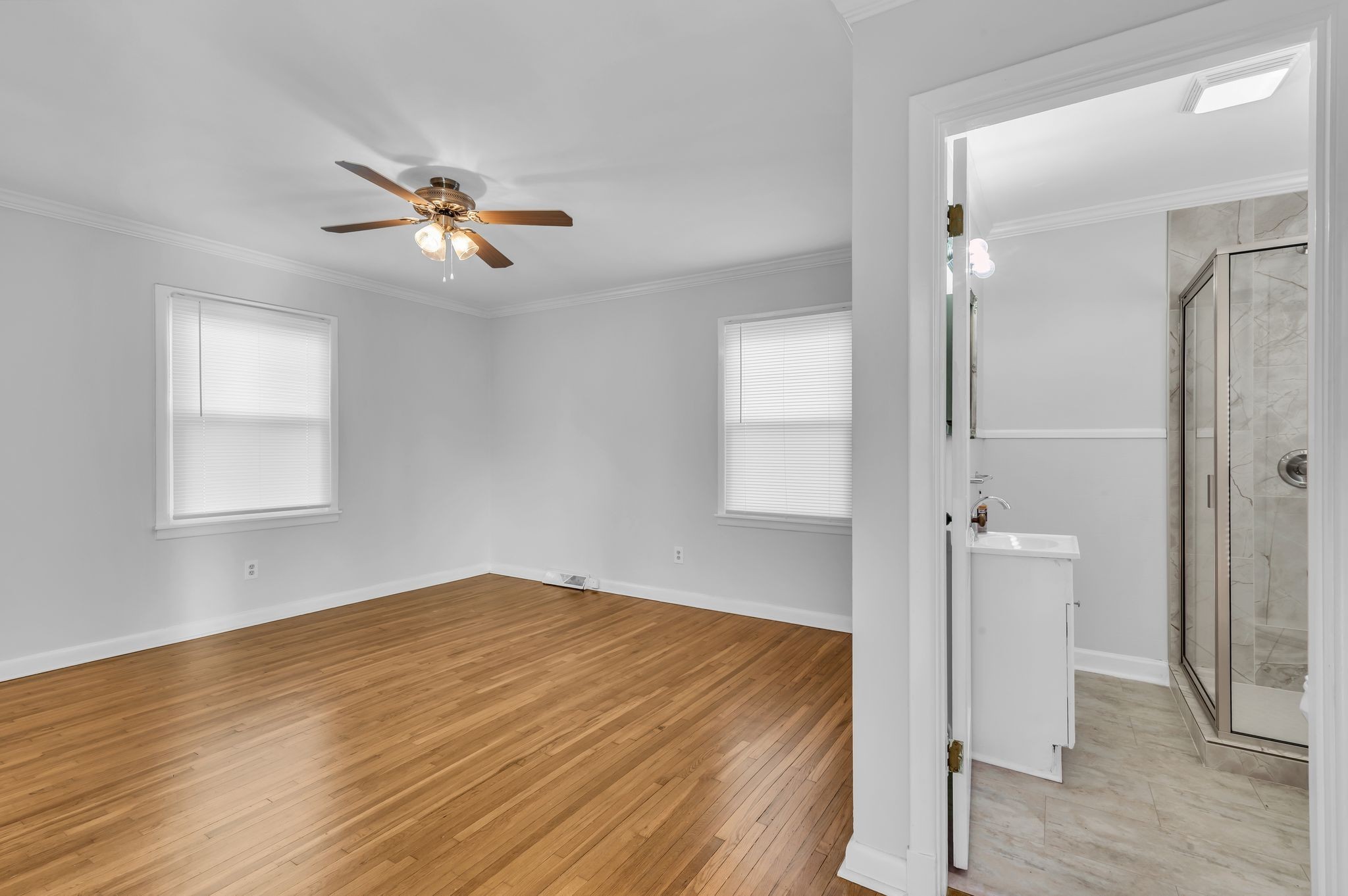208 Hickory Dr