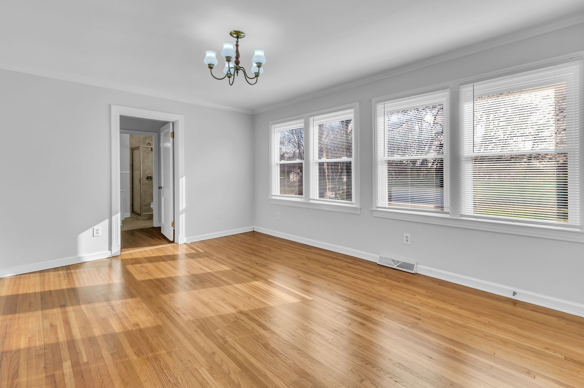 208 Hickory Dr