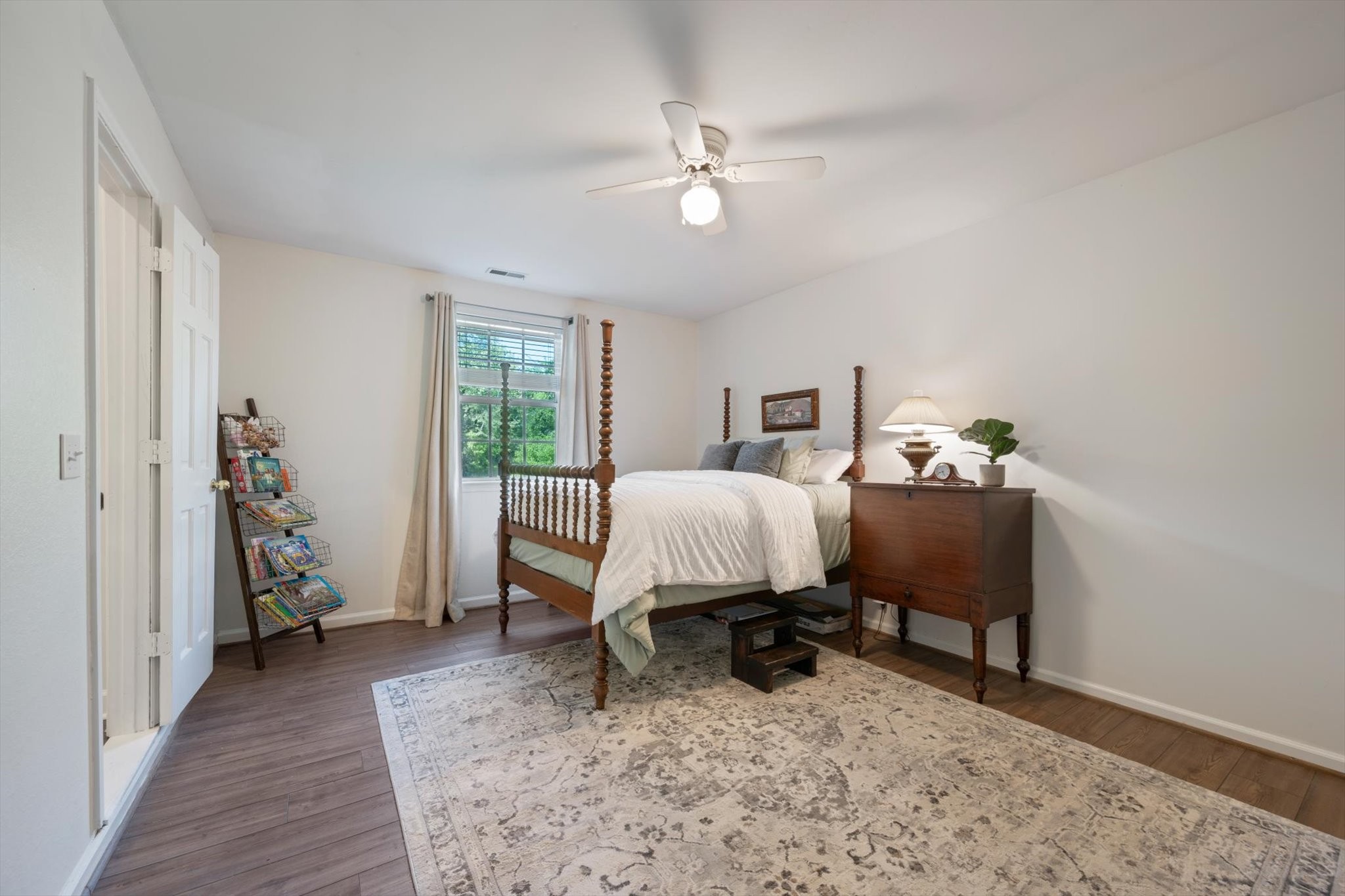 218 Boxwood Dr