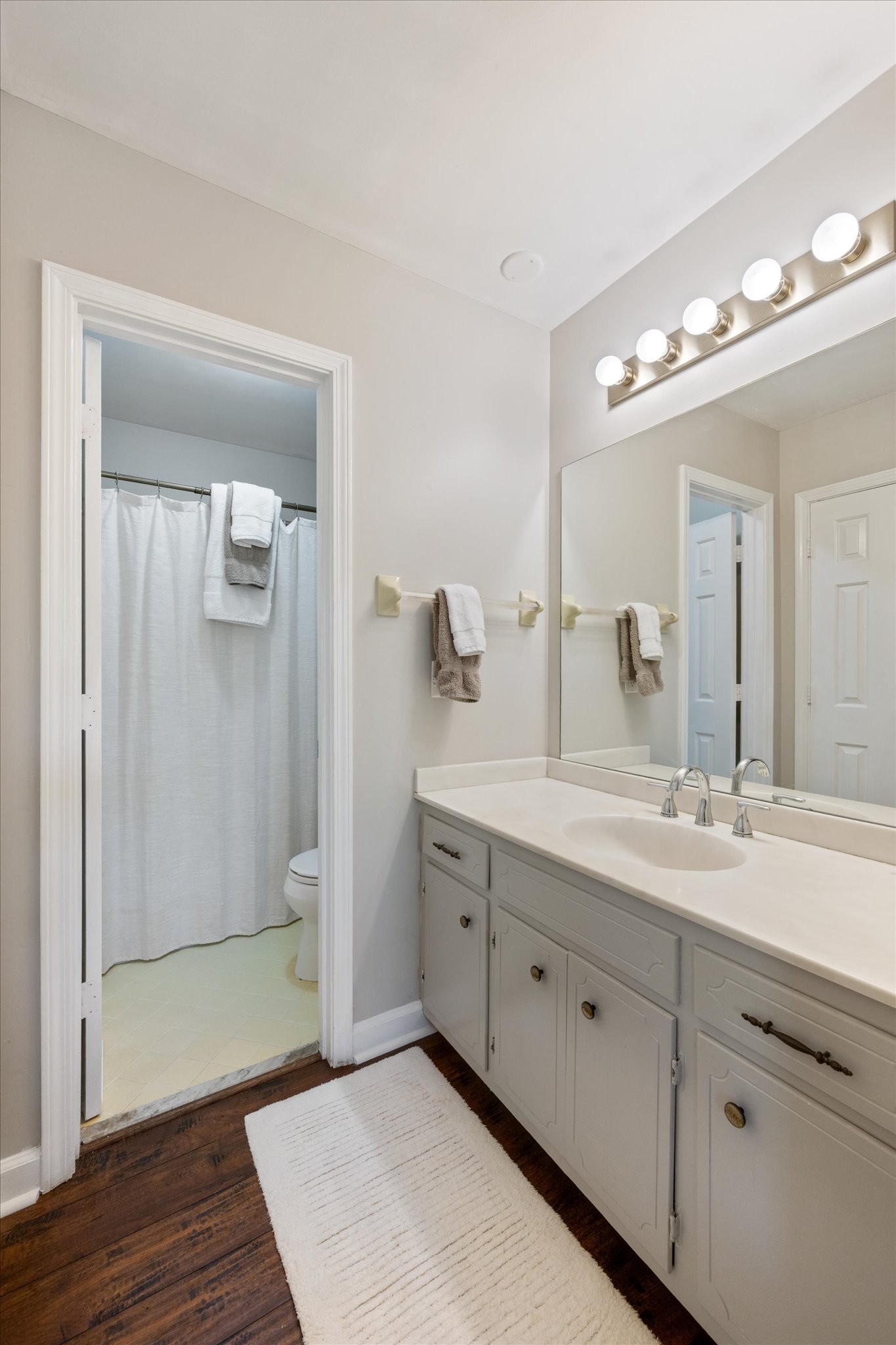 218 Boxwood Dr
