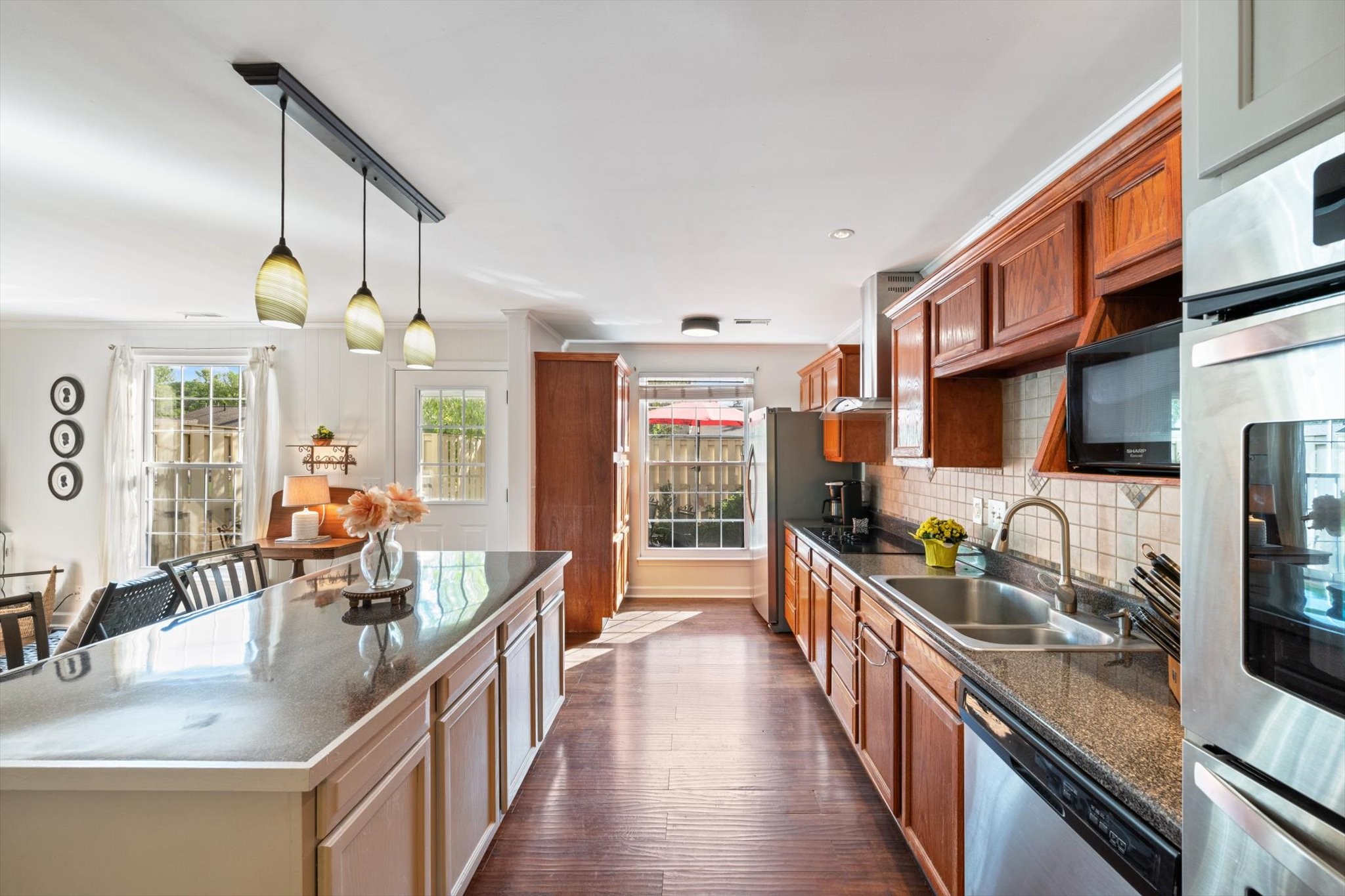 218 Boxwood Dr