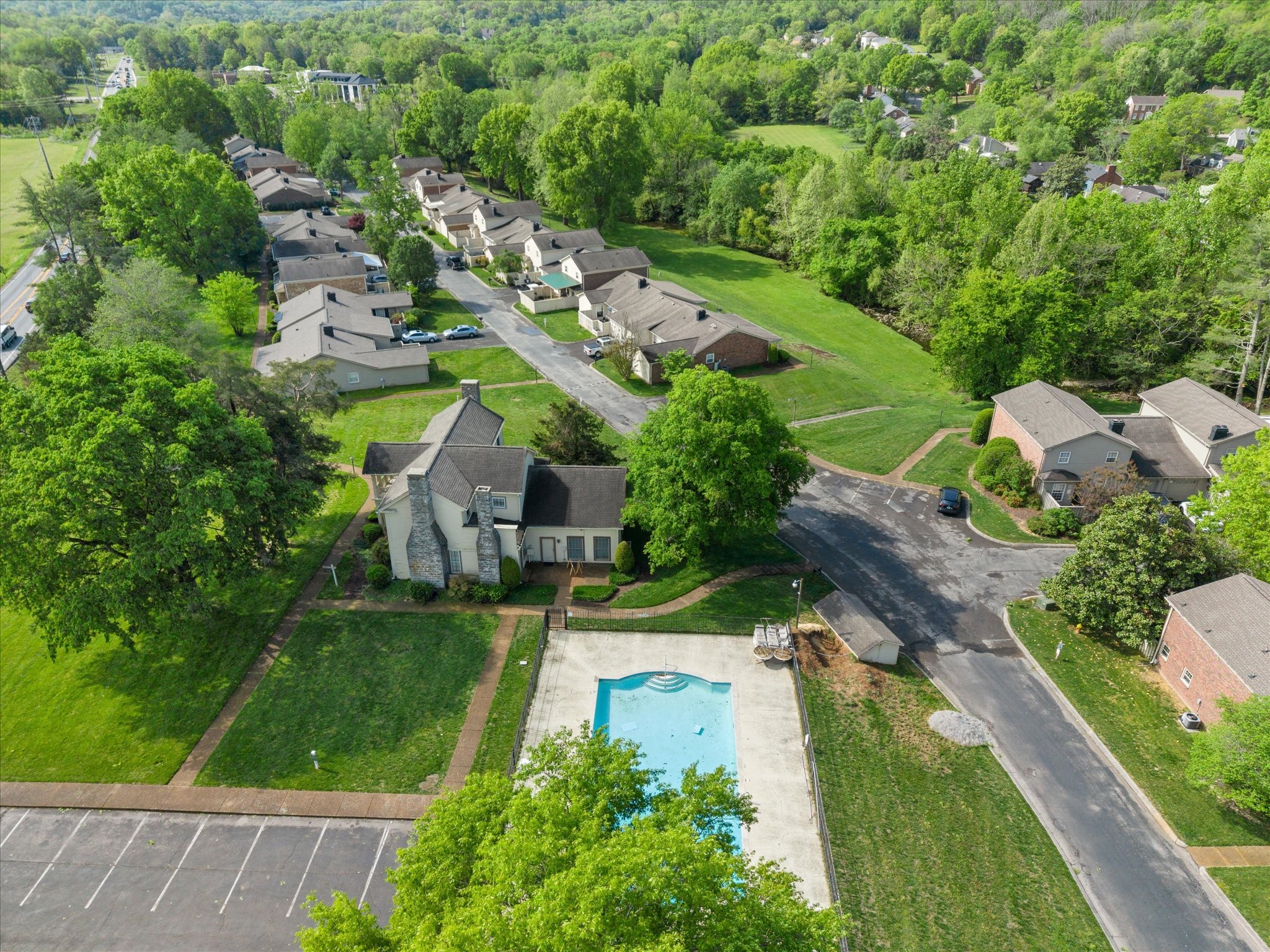 218 Boxwood Dr