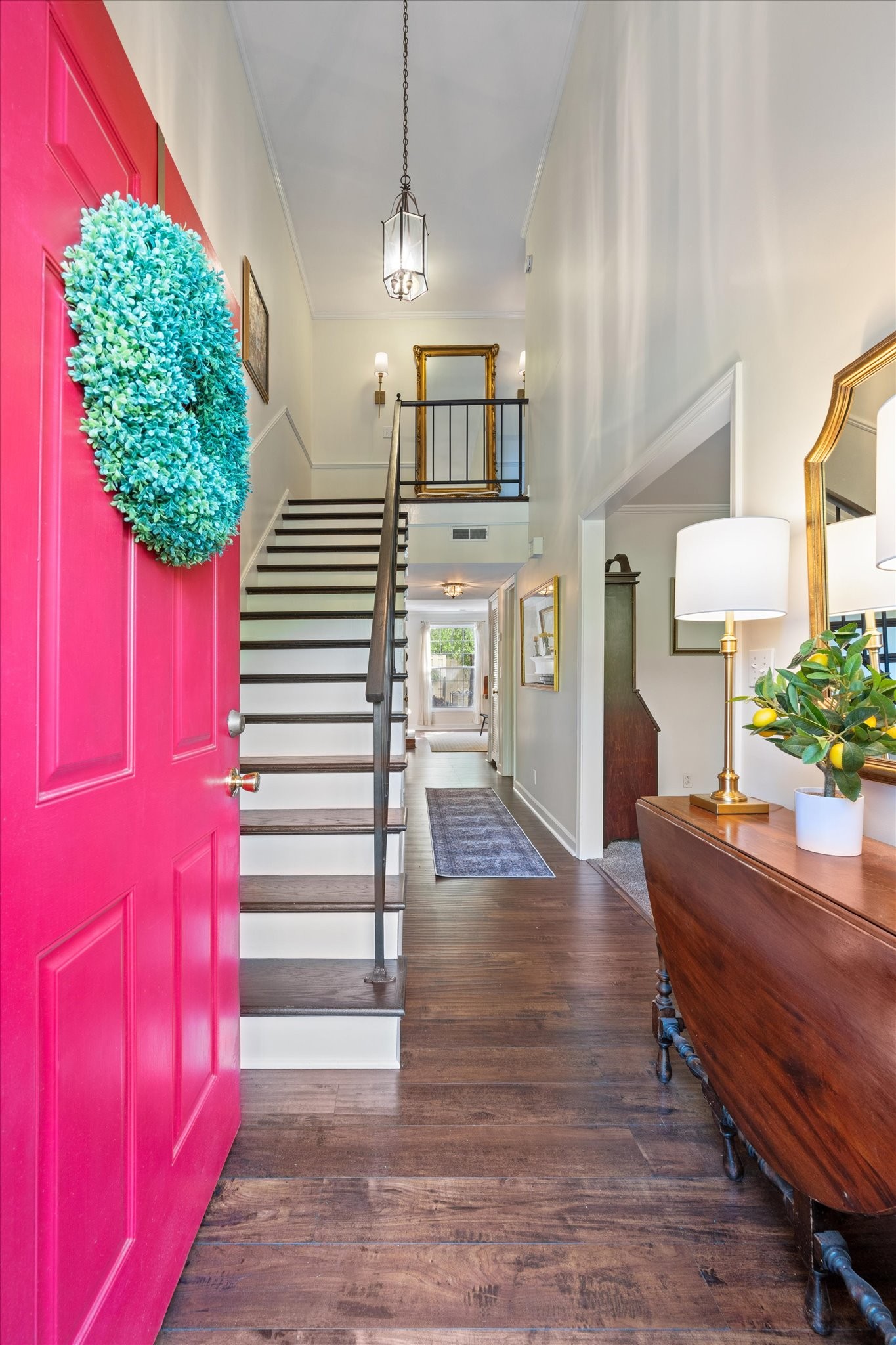 218 Boxwood Dr