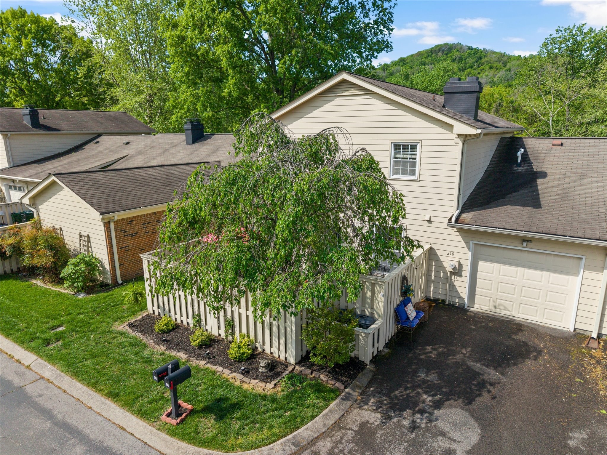 218 Boxwood Dr