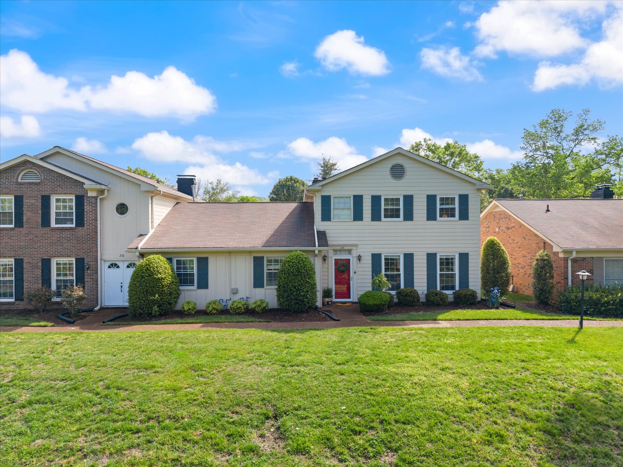 218 Boxwood Dr