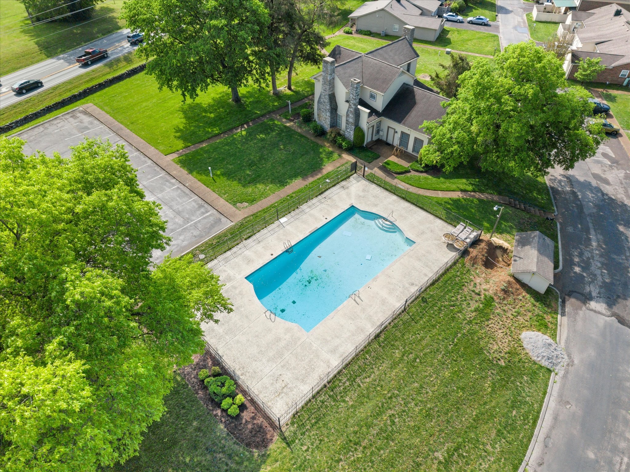 218 Boxwood Dr
